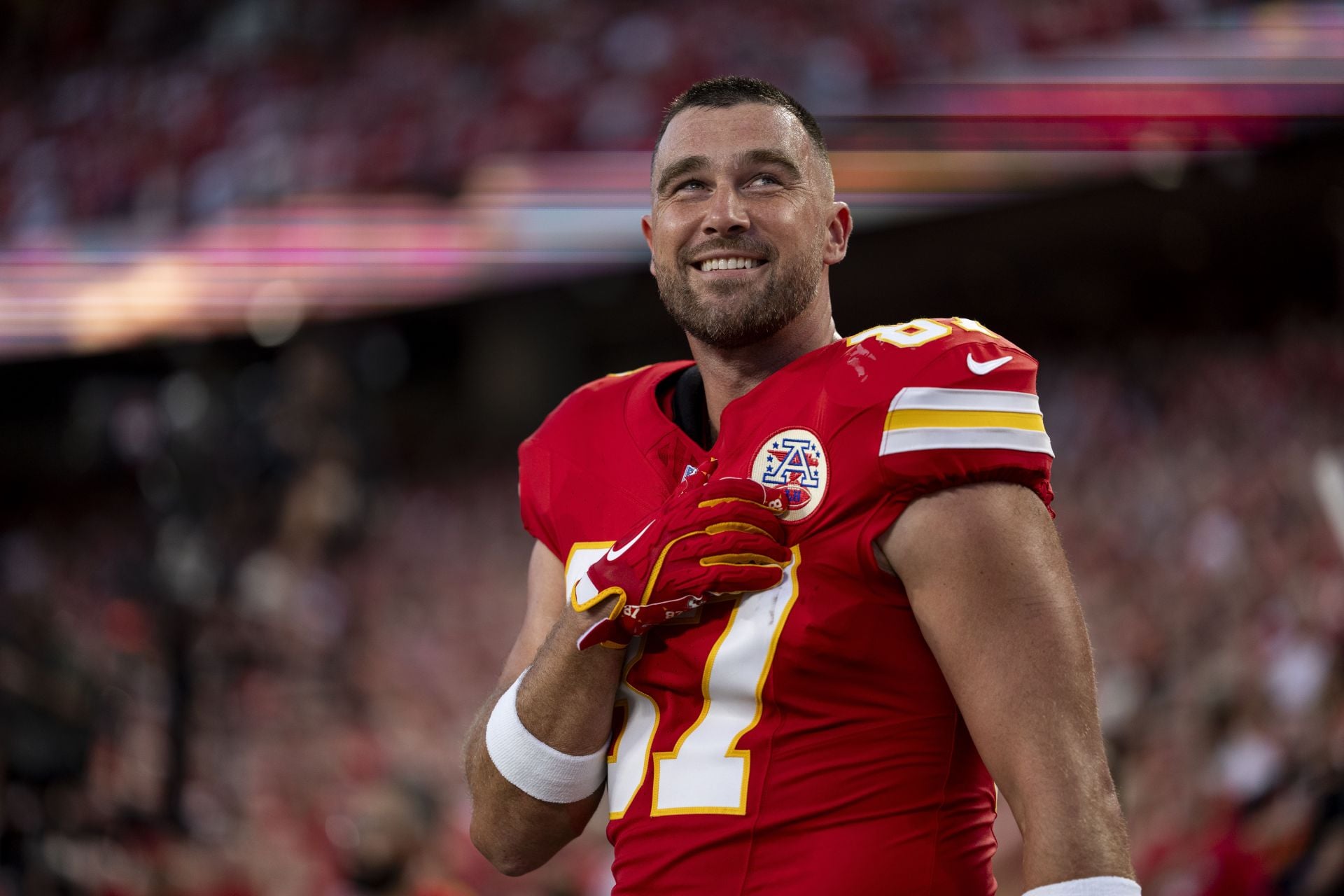 Chiefs star TE Travis Kelce explains how he got comfortable calling Tom Cruise “Tom”
