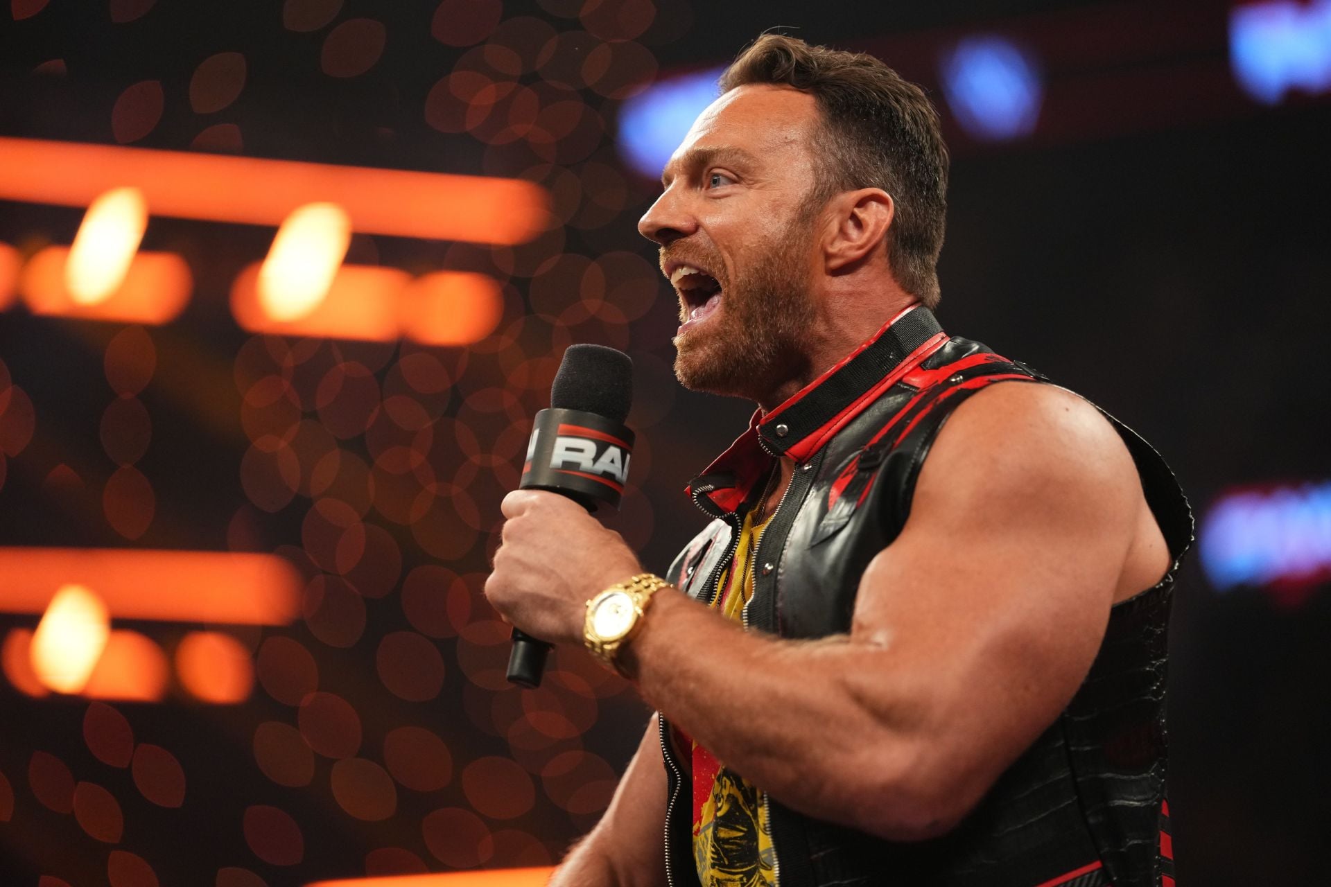 LA Knight shares a heartwarming moment with young fan on WWE RAW