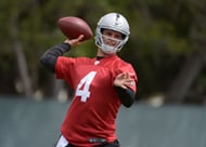 Former NFL quarterback David Carr throws a pass at Oakland Raiders practice - Source: Imagn