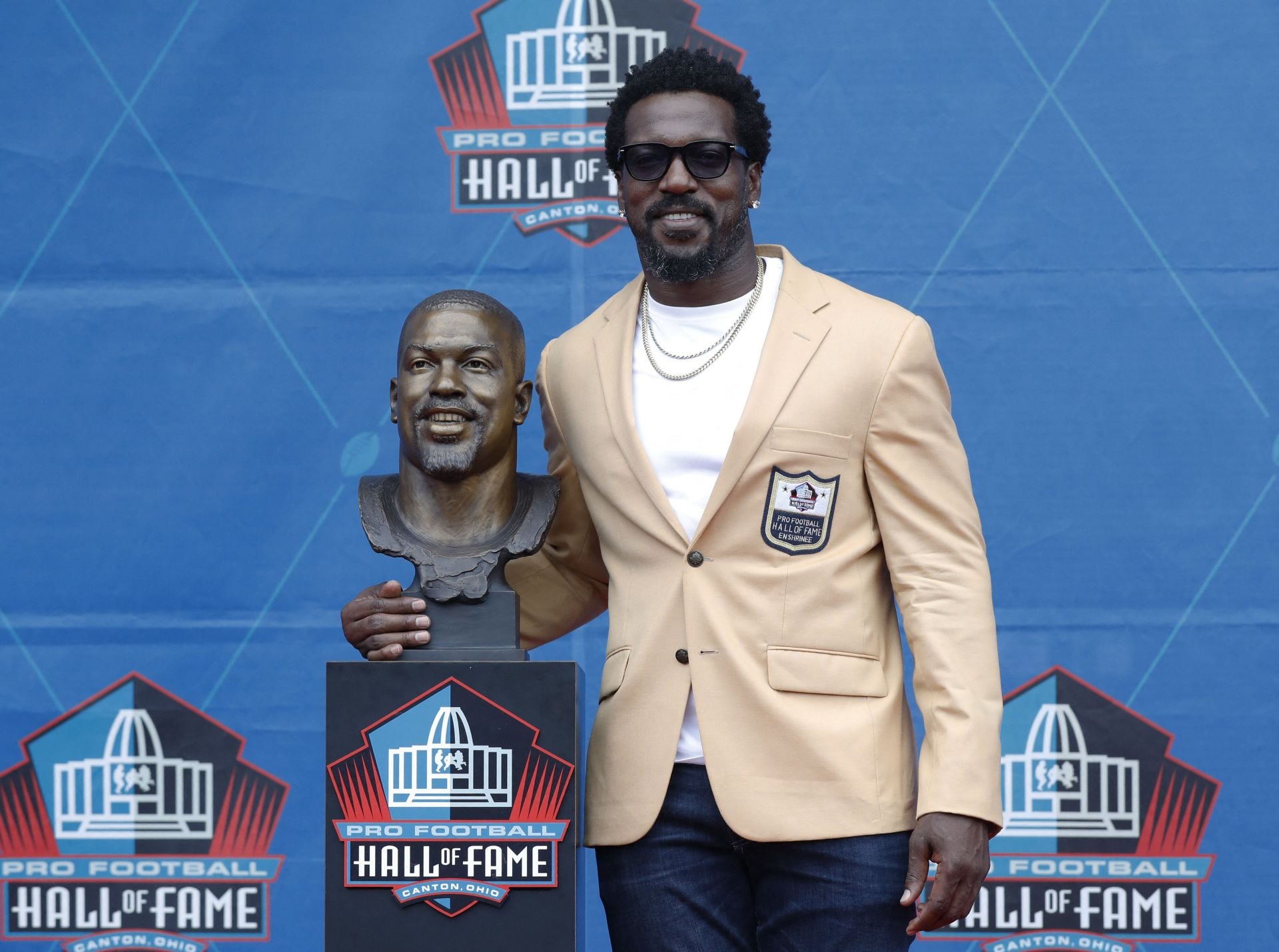 10 NFL Stars Who Walked Away From Football At The Prime Of Their Careers