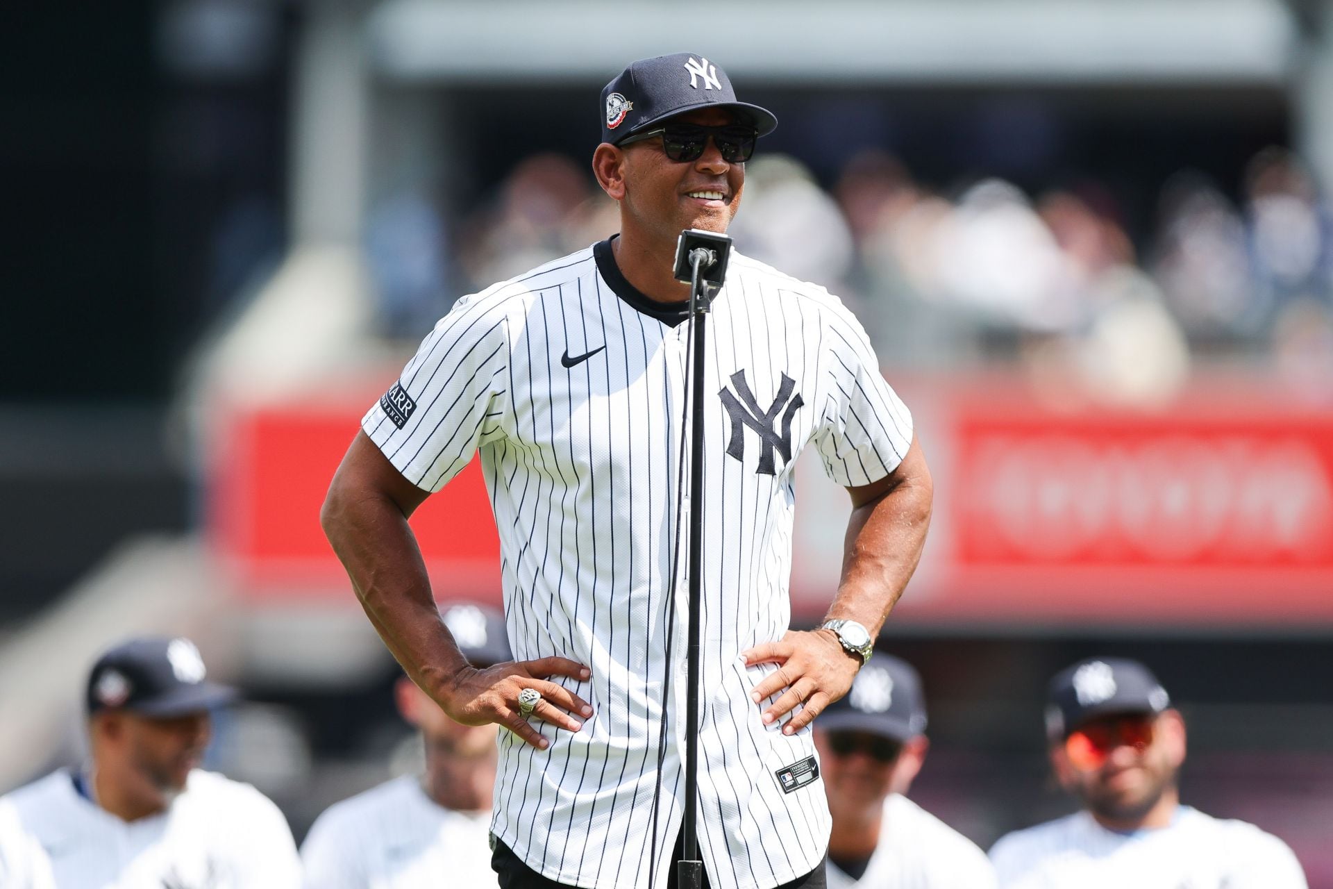 PICTURE: Alex Rodriguez's girlfriend Meghan Hayden rocks street-style outfit ft. jacket and cargo pants in latest mirror selfie