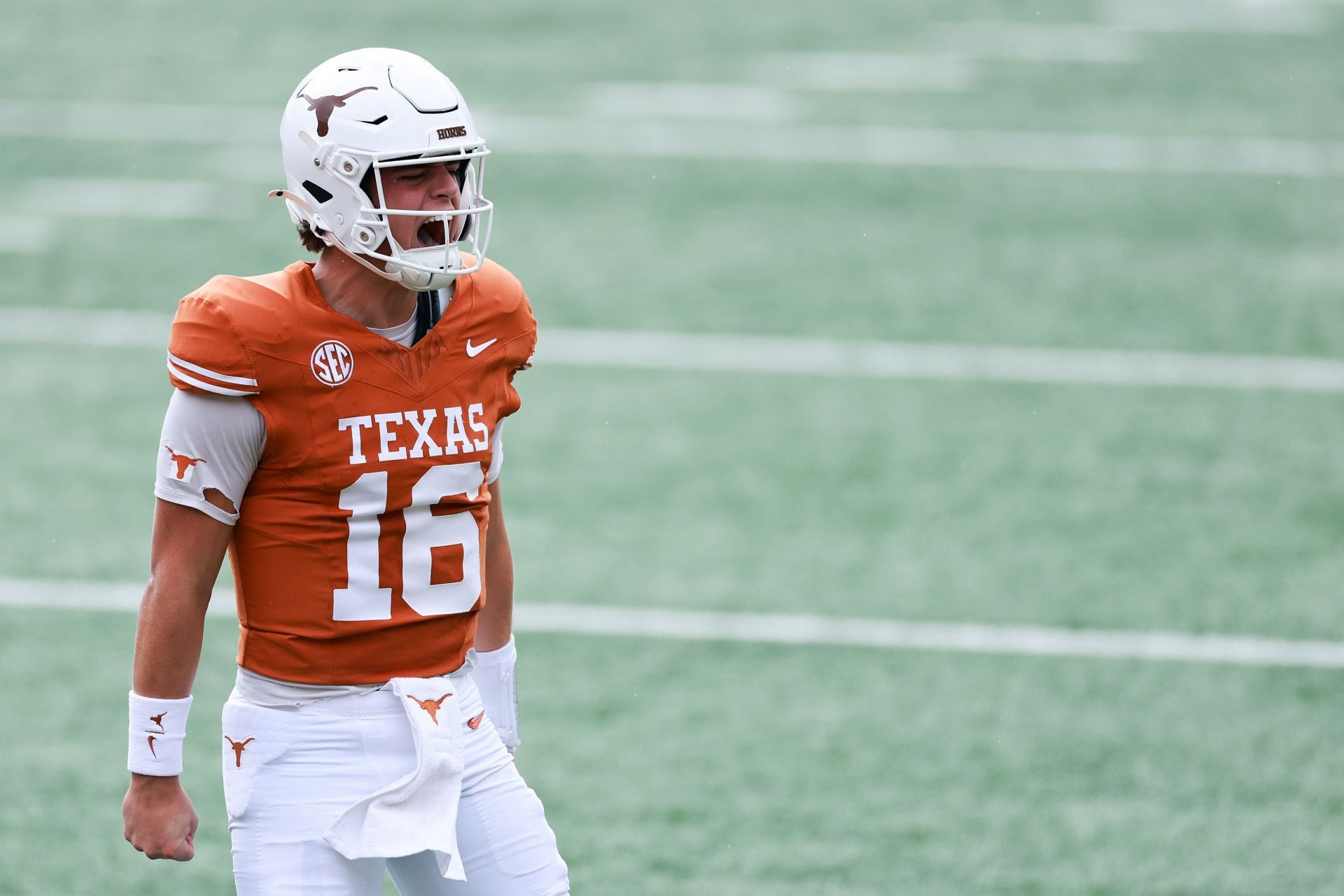 "NFL is a nepo baby system”: Ex-LSU DT tears into Arch Manning after Texas QB's game-costing last-minute sack & fumble