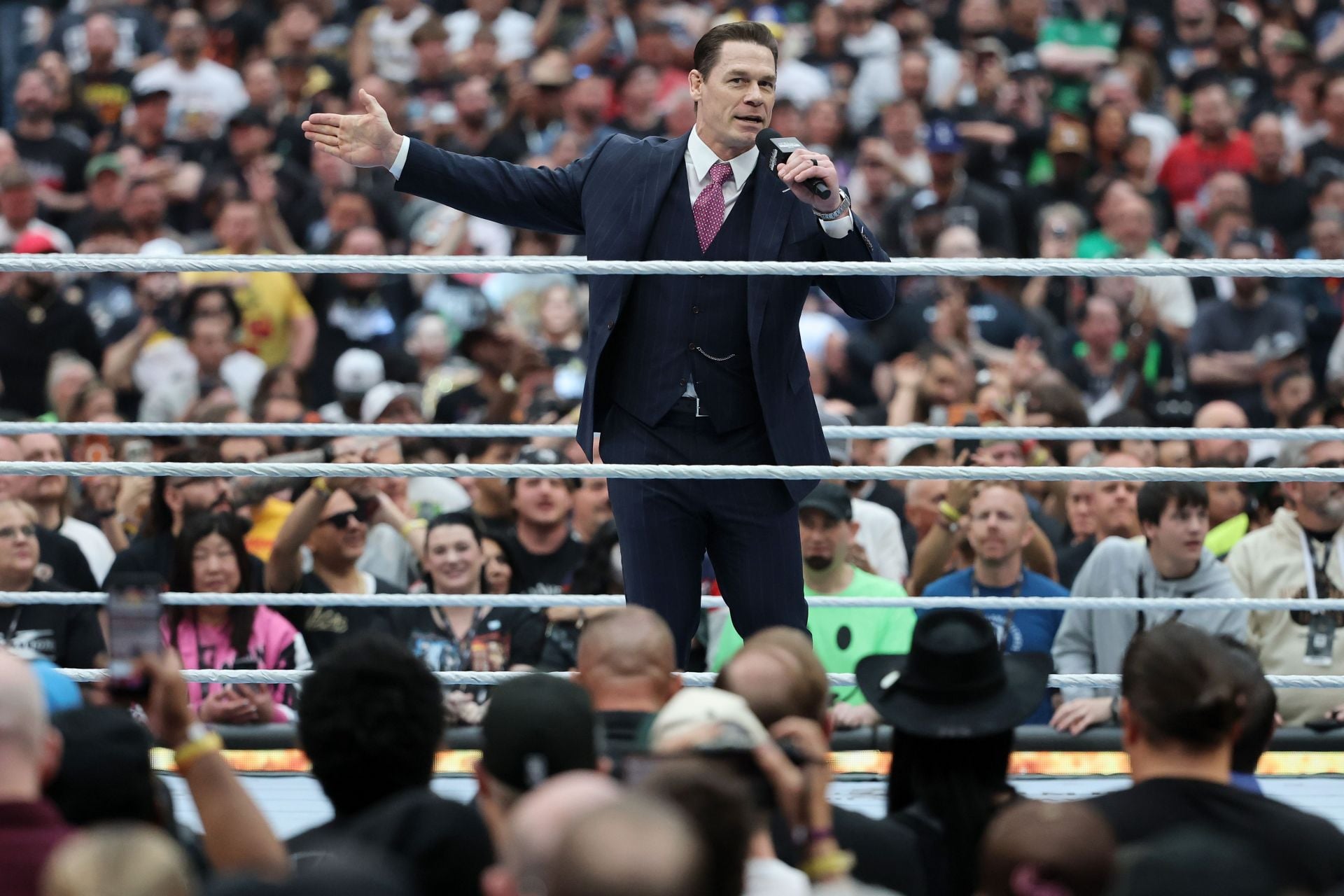 "I think I would be an amazing wrestler," says popular actress; John Cena approves