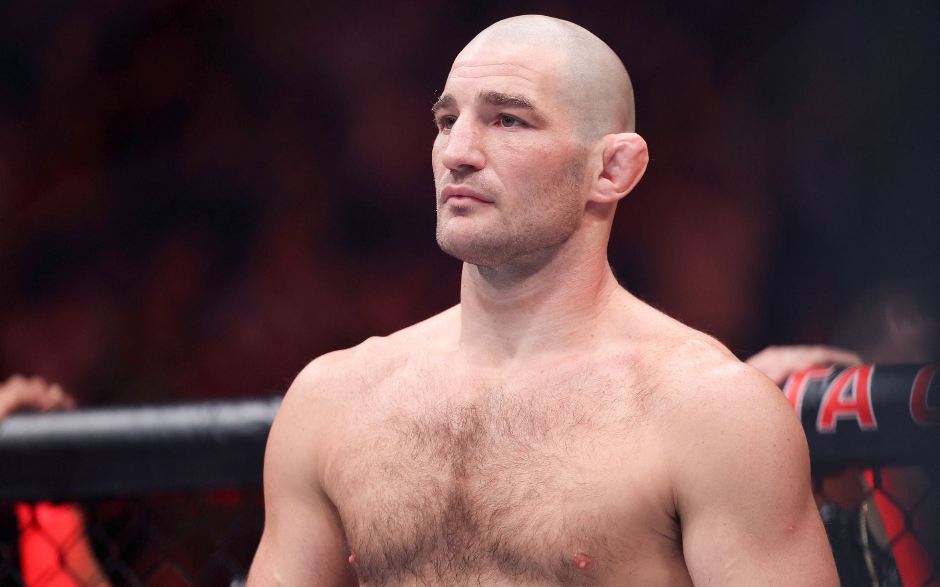 "That would be a bad idea" - Former UFC middleweight champ warns Sean Strickland against chasing a boxing fight amidst pay dispute 