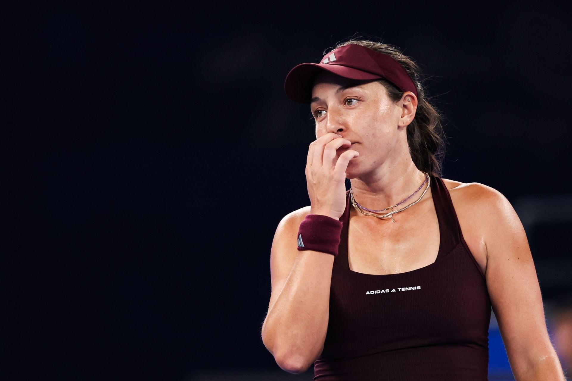WATCH: Bizarre scenes at Wuhan Open as fan interrupts Jessica Pegula coaching session mid-match for autograph, gets priceless reaction back