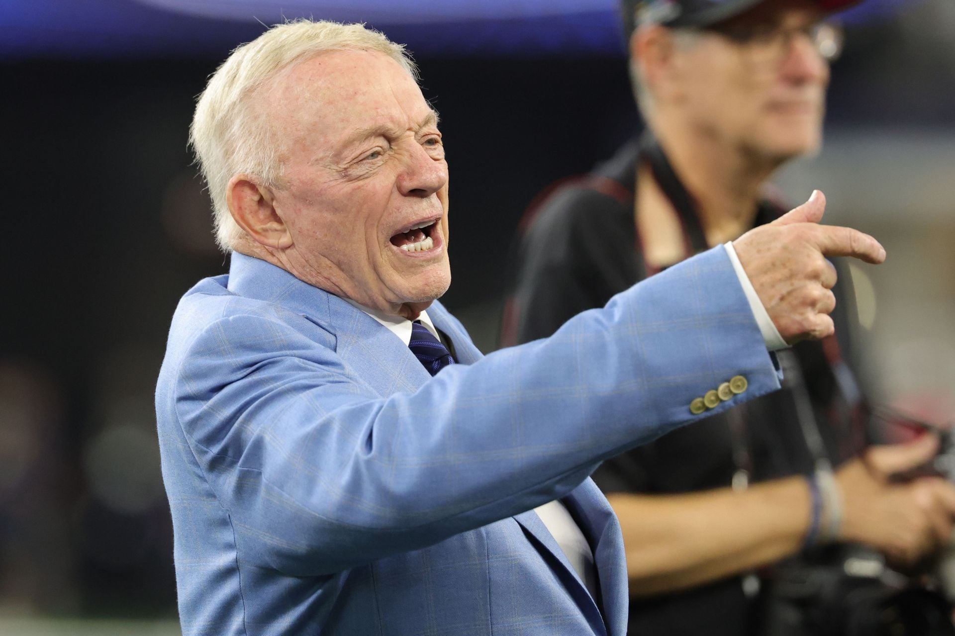 “Her skin stuck to the window”: Jerry Jones recalls female Packers fan pulling pants down in front of Cowboys GM’s grandkids