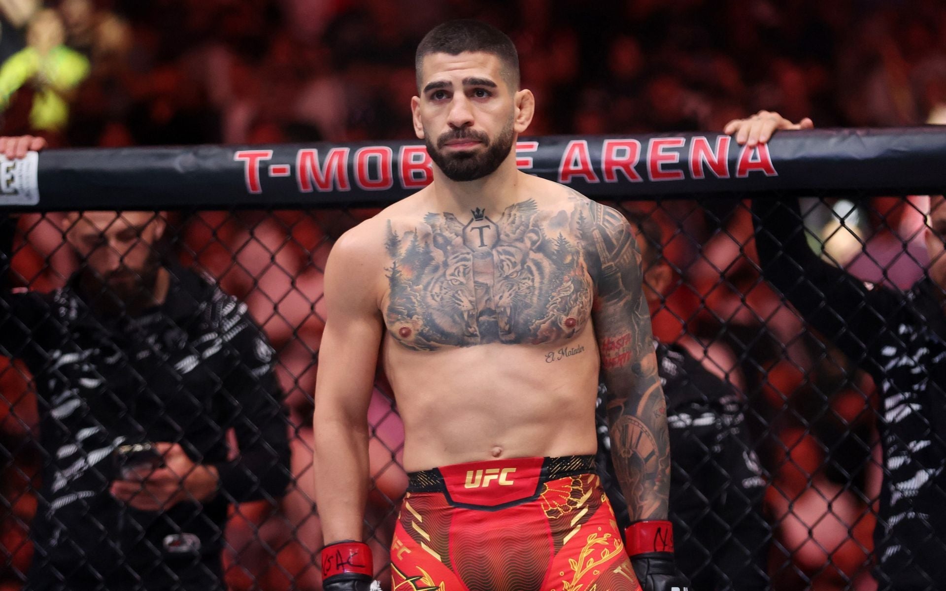 "Ilia training with cans" - Fans question Ilia Topuria's training partners after new boxing footage emerges