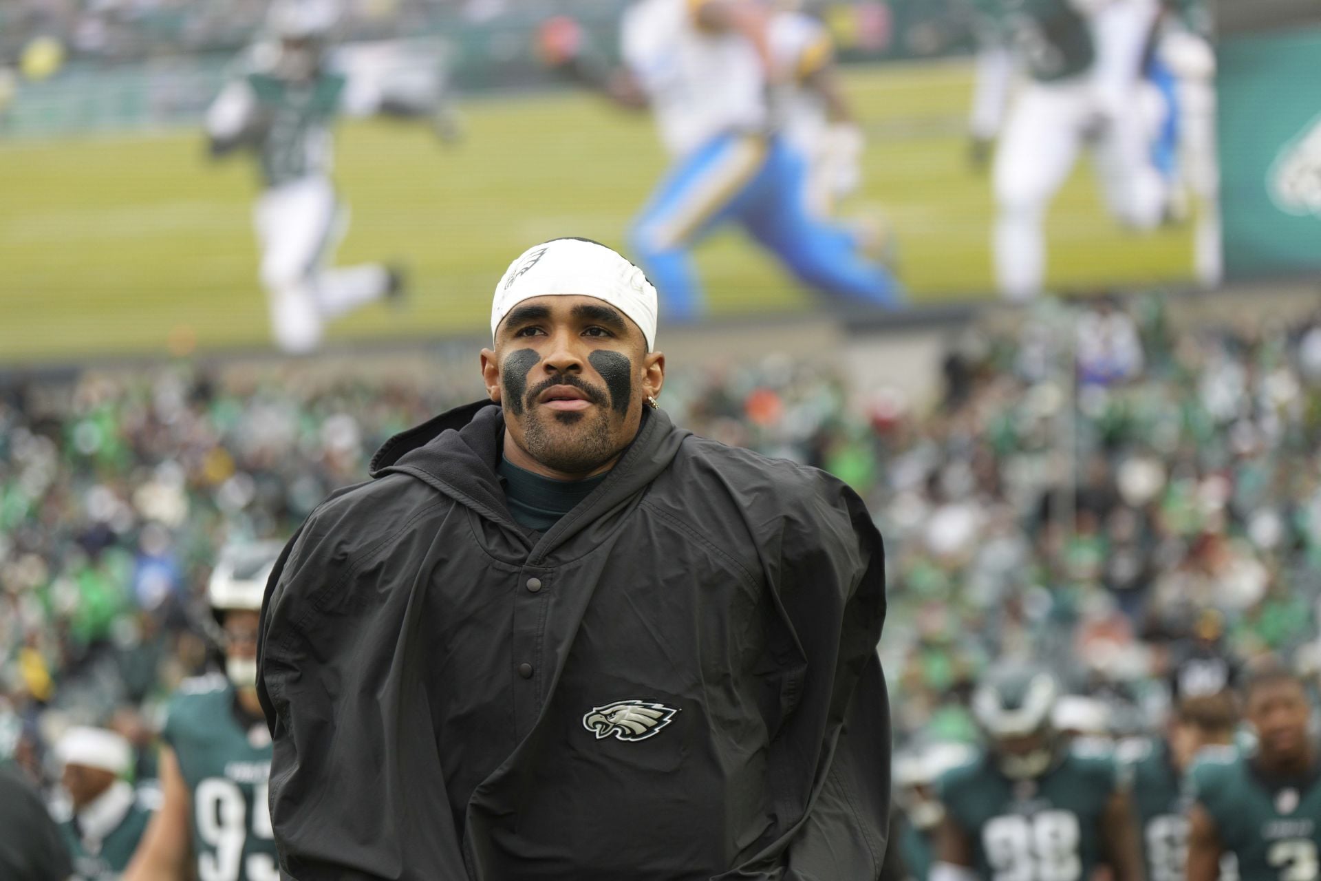 "Covering for an NFL team's doctors": Fans outraged as league's chief medical officer calls blame on Eagles staff "nonsense" amid Jalen Hurts situation