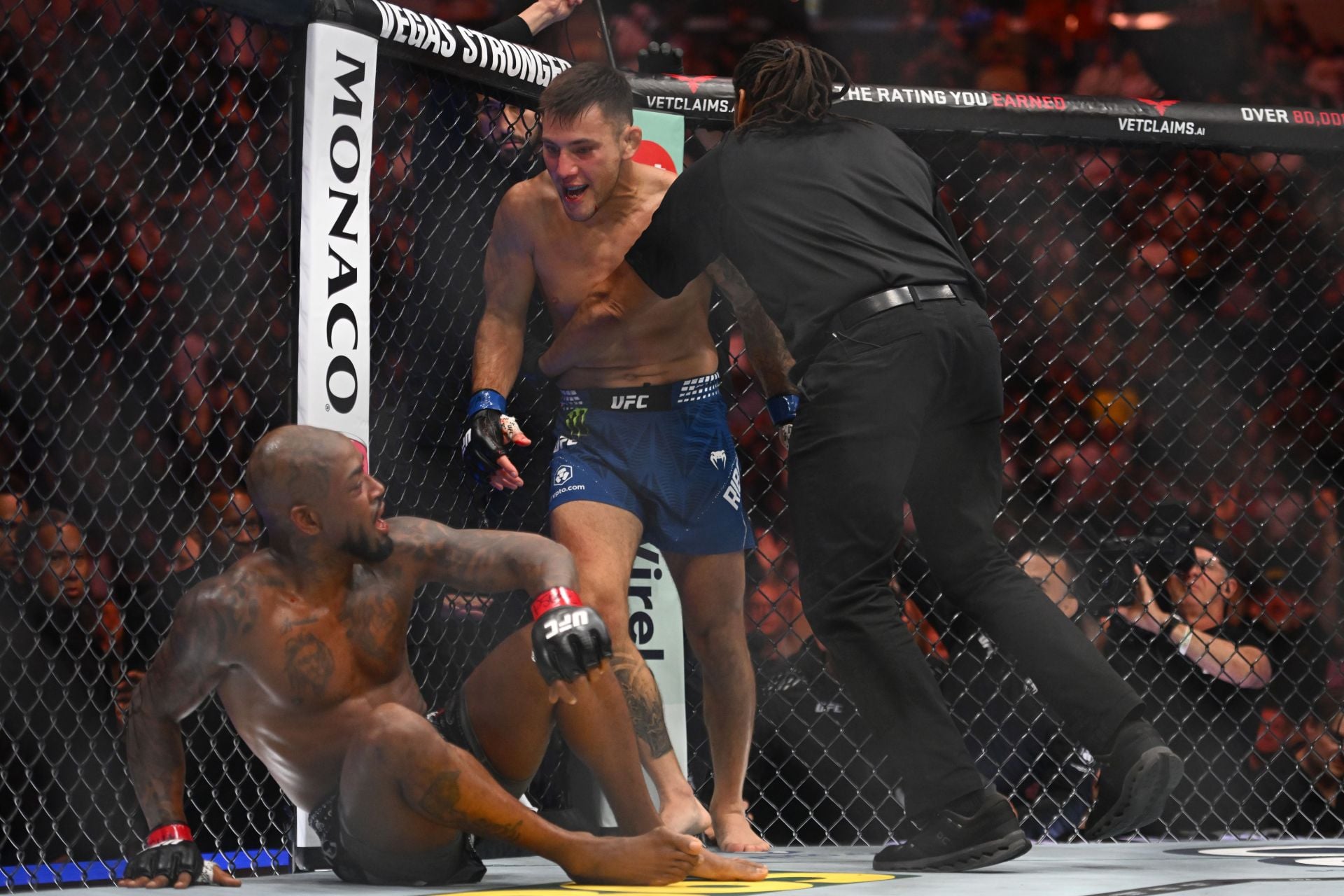 Belal Muhammad suggests Herb Dean made a huge error in King Green vs. Esteban Ribovics fight