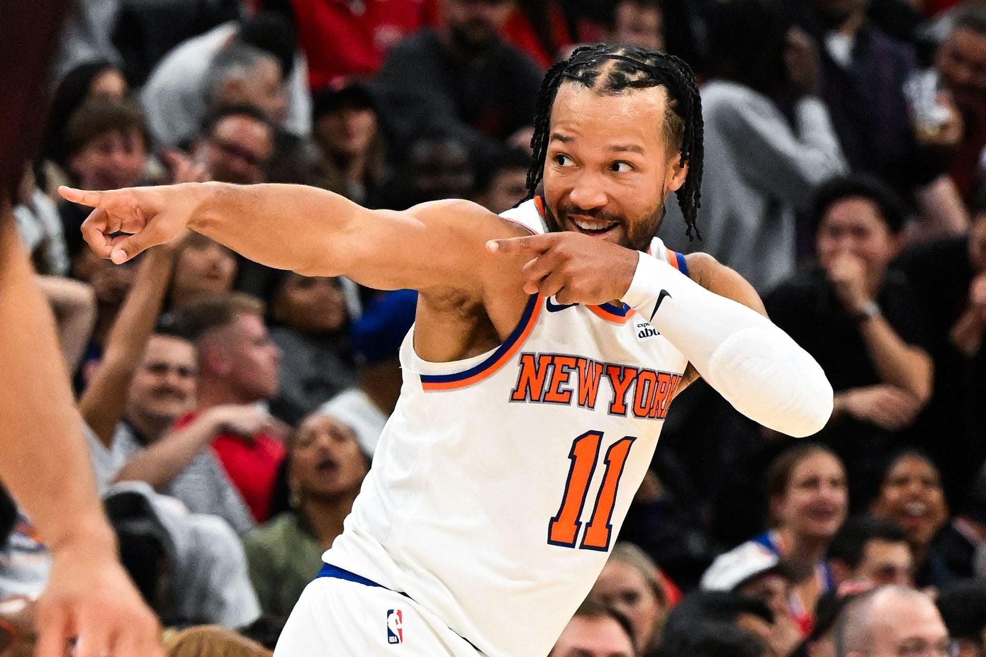 "This is Why The Knicks Lost" "Patted Him Four Times?" - NBA Fans React to Female Ref Grabbing Jalen Brunson in Awkward Moment  
