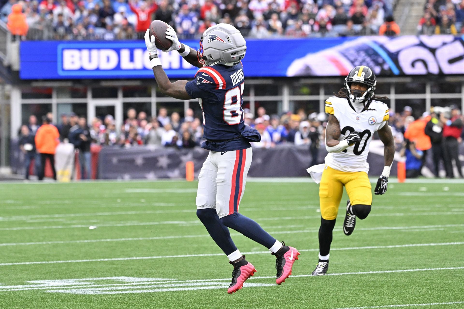 “Void his contract” “Absolute trash can”: NFL fans rip Romeo Doubs for dropping catch & causing horrible Drake Maye INT vs. Bills