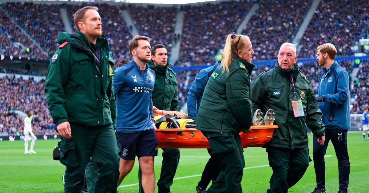 Breaking: Chelsea star stretchered off during clash against Everton after suffering head injury