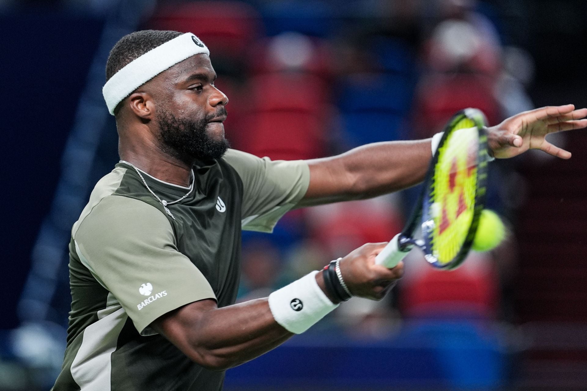 WATCH: Frances Tiafoe’s girlfriend Ayan Broomfield poses in a shimmery champagne-toned bikini while enjoying the sea in Hawaii