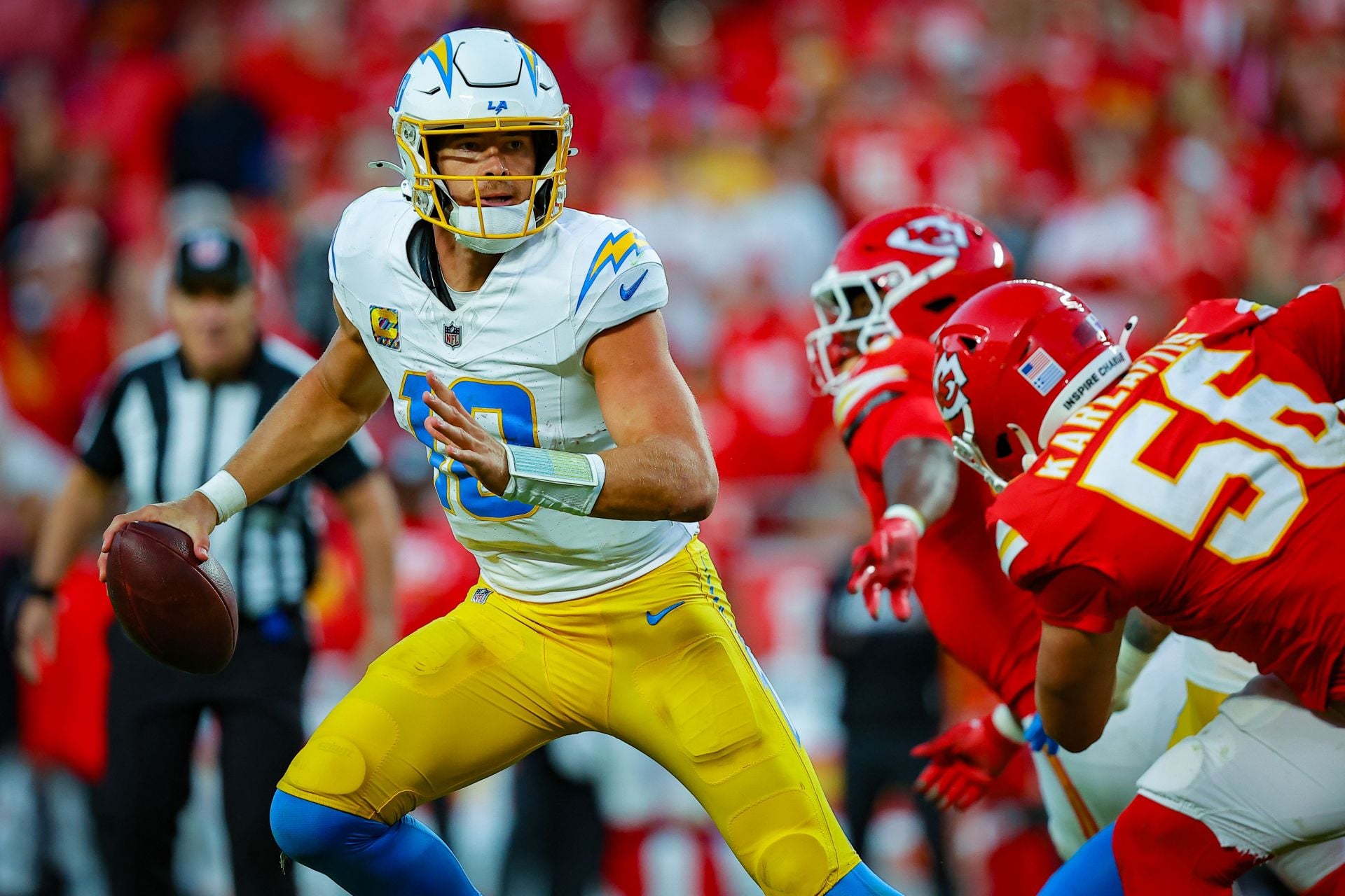 “0-17 incoming” “Lost the bye week”: NFL fans mock Justin Herbert & Chargers for remaining only winless team after Dolphins Week 7 victory