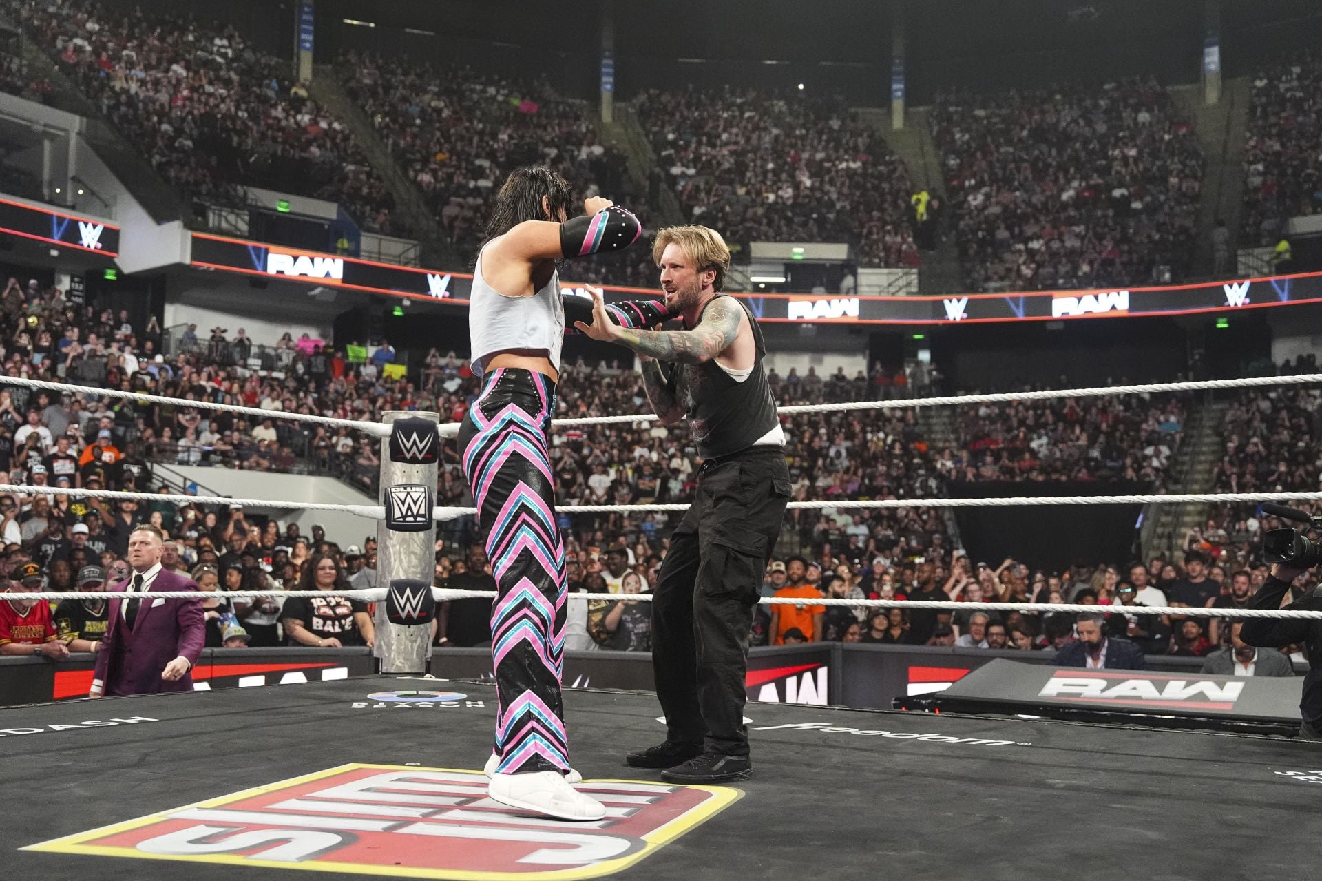 PHOTO: Kit Wilson drastically changes up his look ahead of WWE Crown Jewel