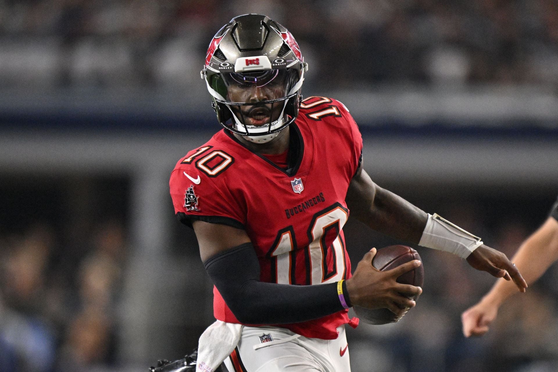 "Dirty work by Amazon to show this": NFL fans rip cameraman for showing Jalon Daniels' mother "licking fingers" and eating nachos on TNF
