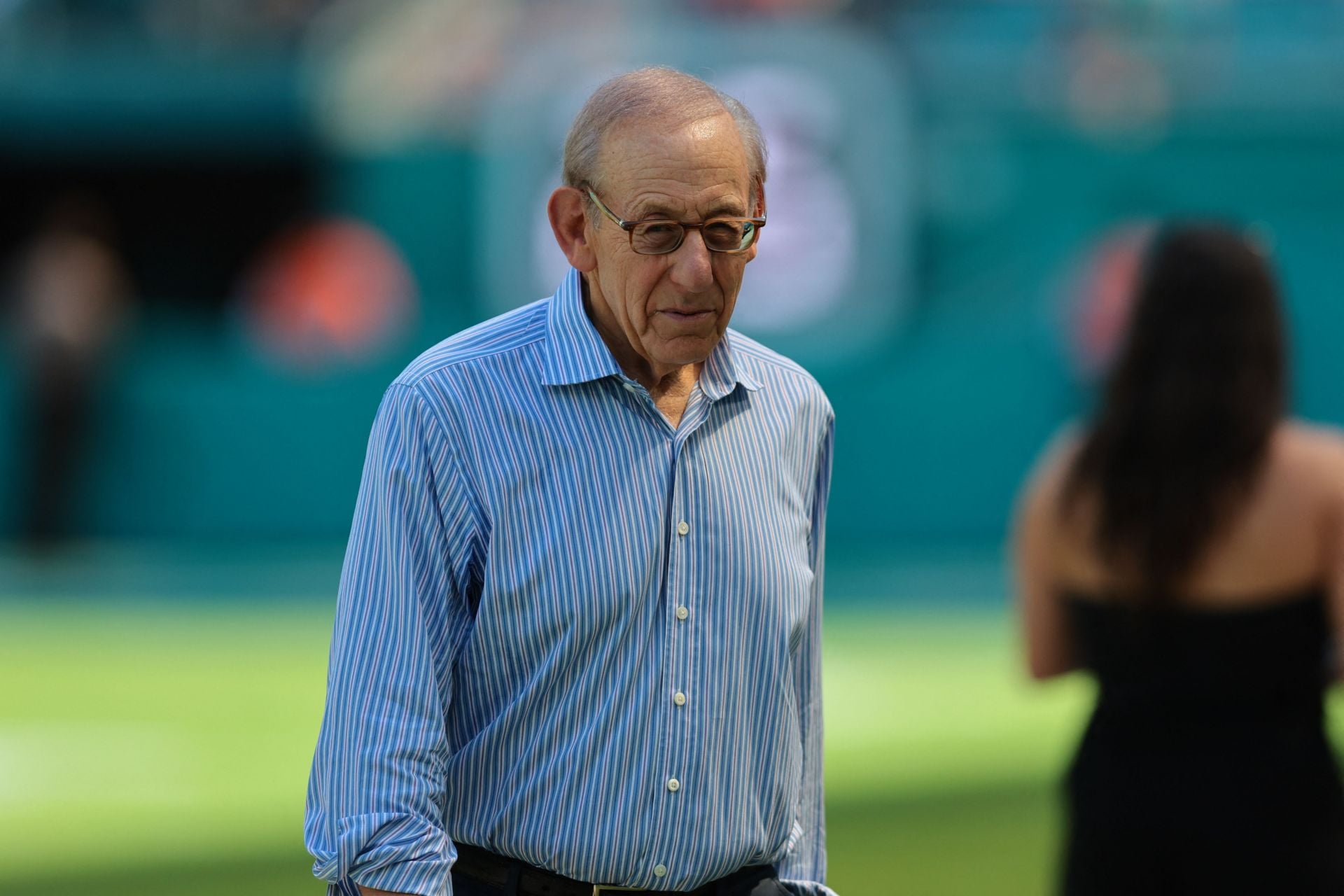 “Remove the curse”: NFL fans urge Stephen Ross to “sell it all” as Dolphins owner dilutes minority stake at record $12,500,000,000 valuation