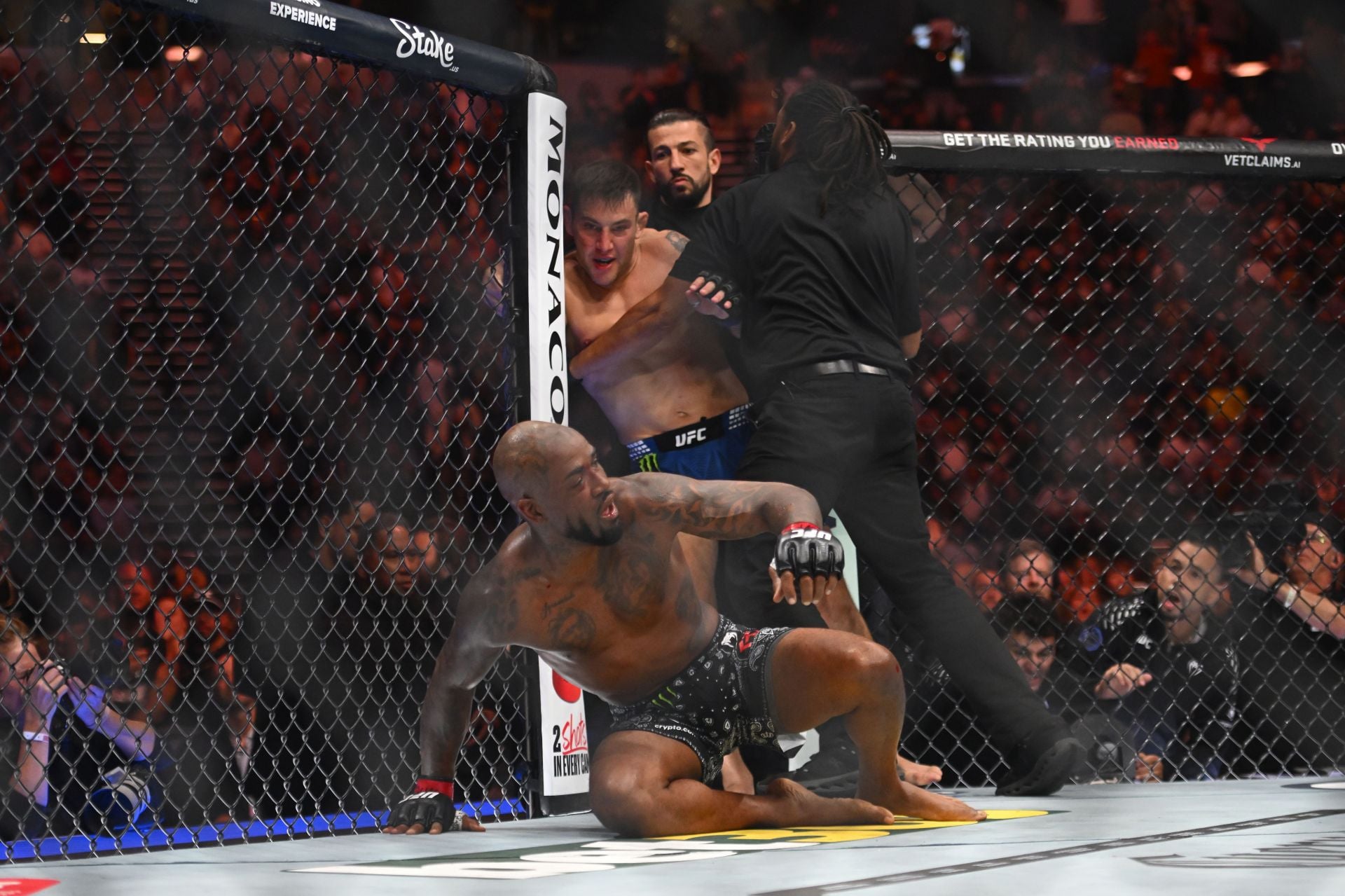 "Herb's having a rough f****** year" - Dana White reacts to Herb Dean's controversial stoppage of King Green vs. Esteban Ribovics
