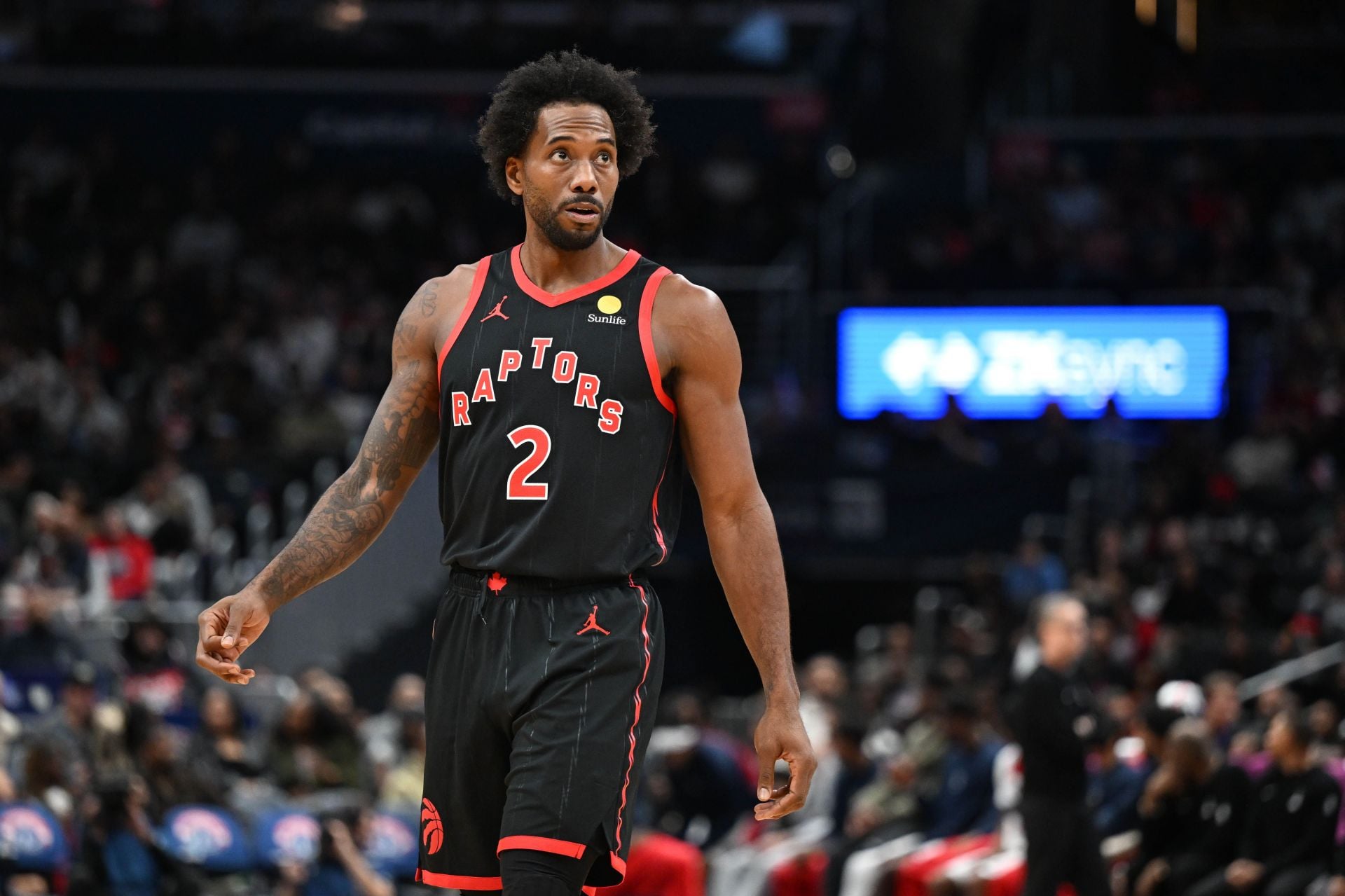 Kawhi Leonard is expected to miss multiple weeks because of left knee swelling - Source: Imagn