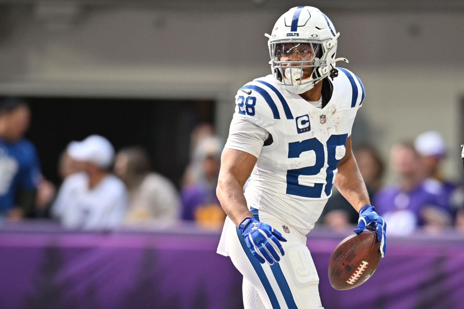“Feel bad for Jonathan Taylor” “Translation: We want a 1st rounder”: NFL fans react as Colts indulge in “classic negotiation tactics” for star RB