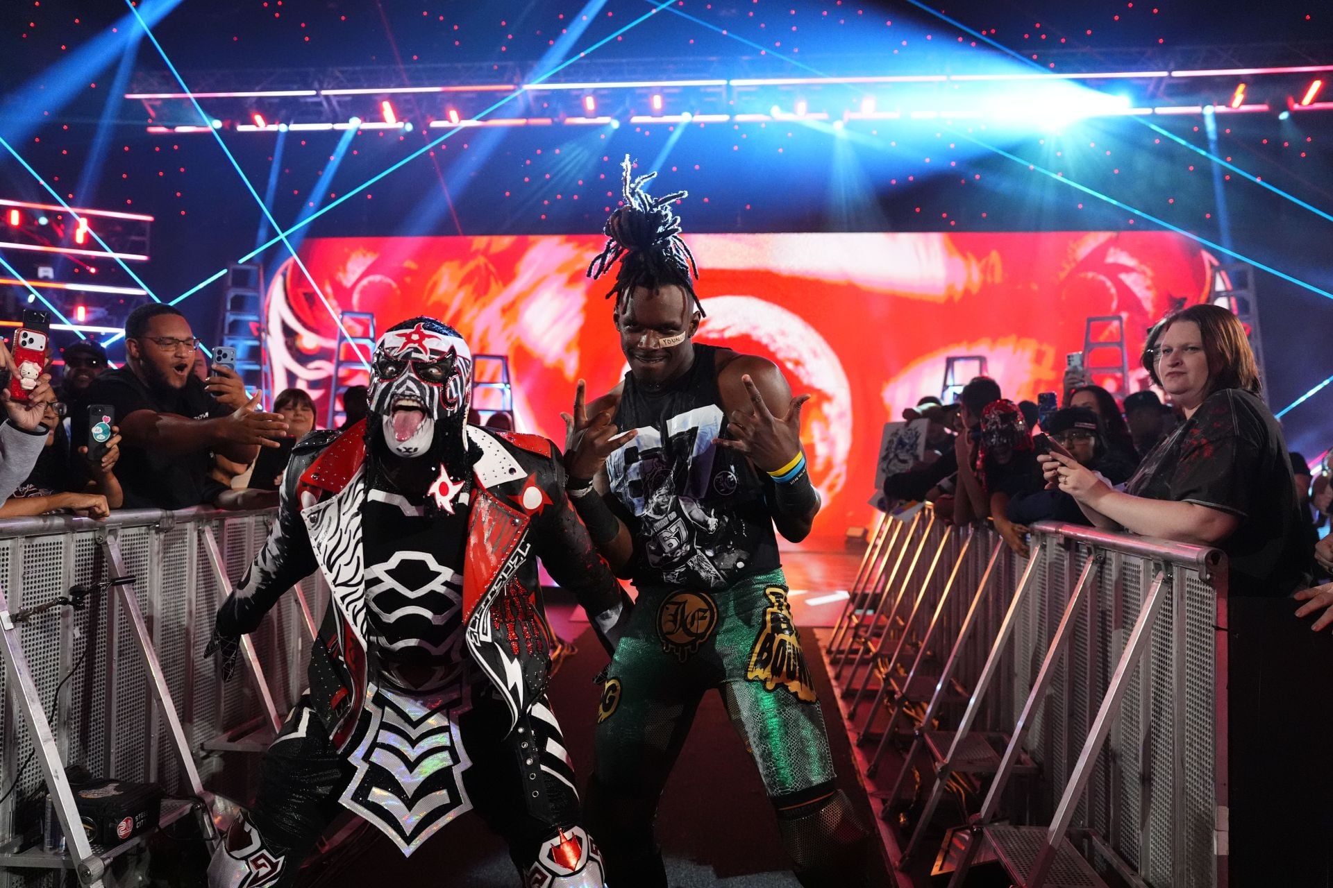 3 Reasons why Penta and Je'Von Evans should dethrone The Vision at WWE Crown Jewel