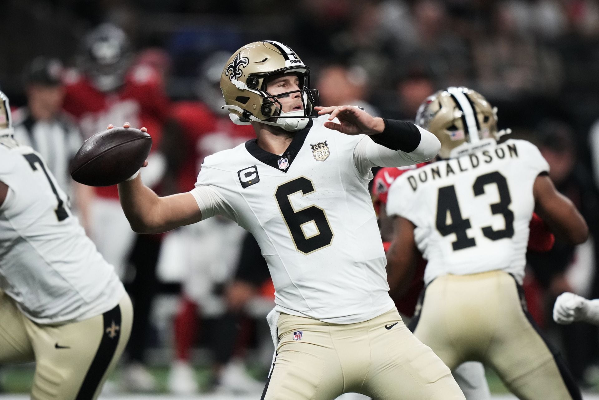 “Glaze is insane”: NFL fans mock Troy Aikman for “slobbering” Tyler Shough during Saints vs. Falcons MNF clash