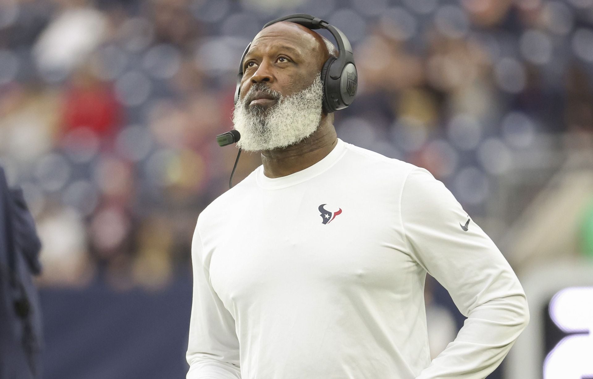 Former Houston Texans head coach Lovie Smith looks up before a 2022 game against the Jacksonville Jaguars - Source: Imagn