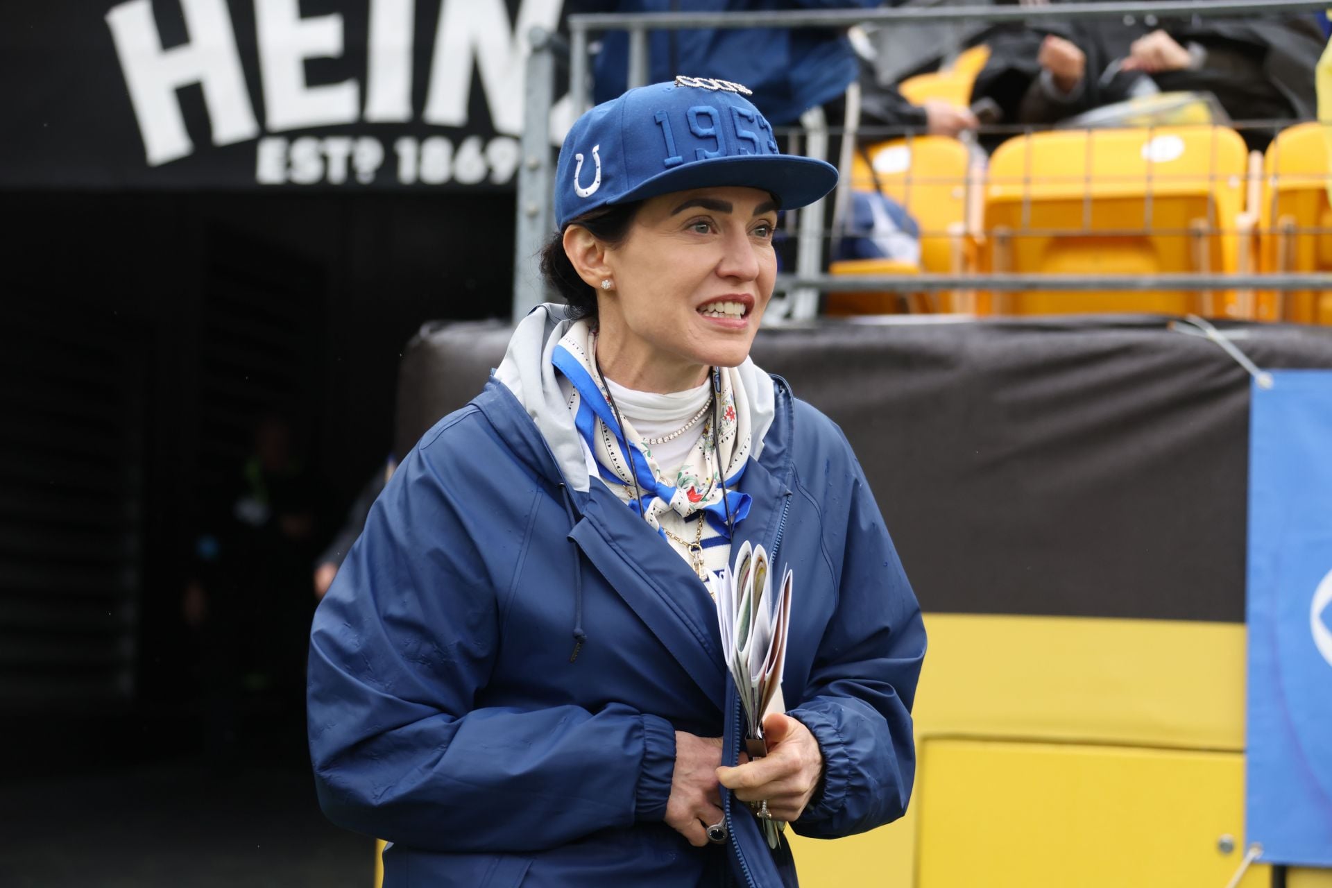 “Definition of DISTRACTION” “New Jerry Jones”: NFL fans mock “ridiculous” Carlie Irsay-Gordon over postgame Colts locker room visit