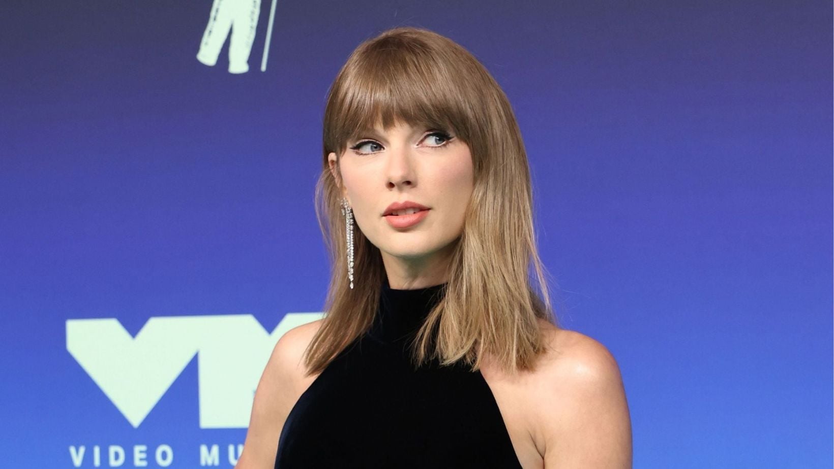 Taylor Swift shuts down Dakota Johnson’s “therapist” joke with "crazy" dig at actress' dating life