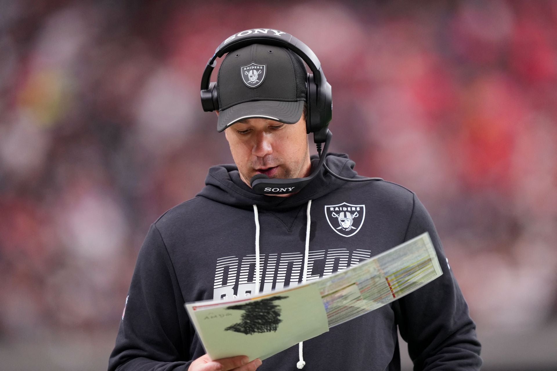 “Famous last words” “Right move”: NFL fans divided over Klint Kubiak’s “disappointing” stance on Raiders QB1 amid 4-game skid