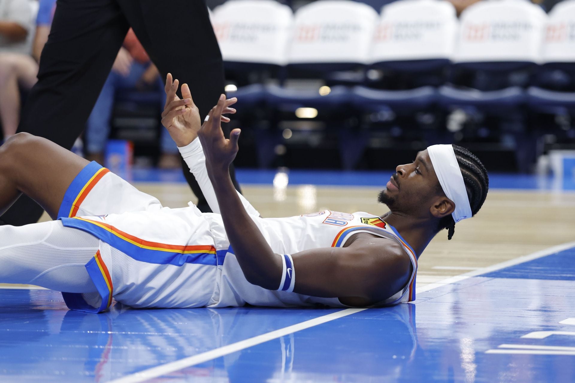 "Finally He's Getting What He Deserves": NBA Fans Go Berserk as Shai Gilgeous-Alexander Gets Called For a Push-Off Foul 