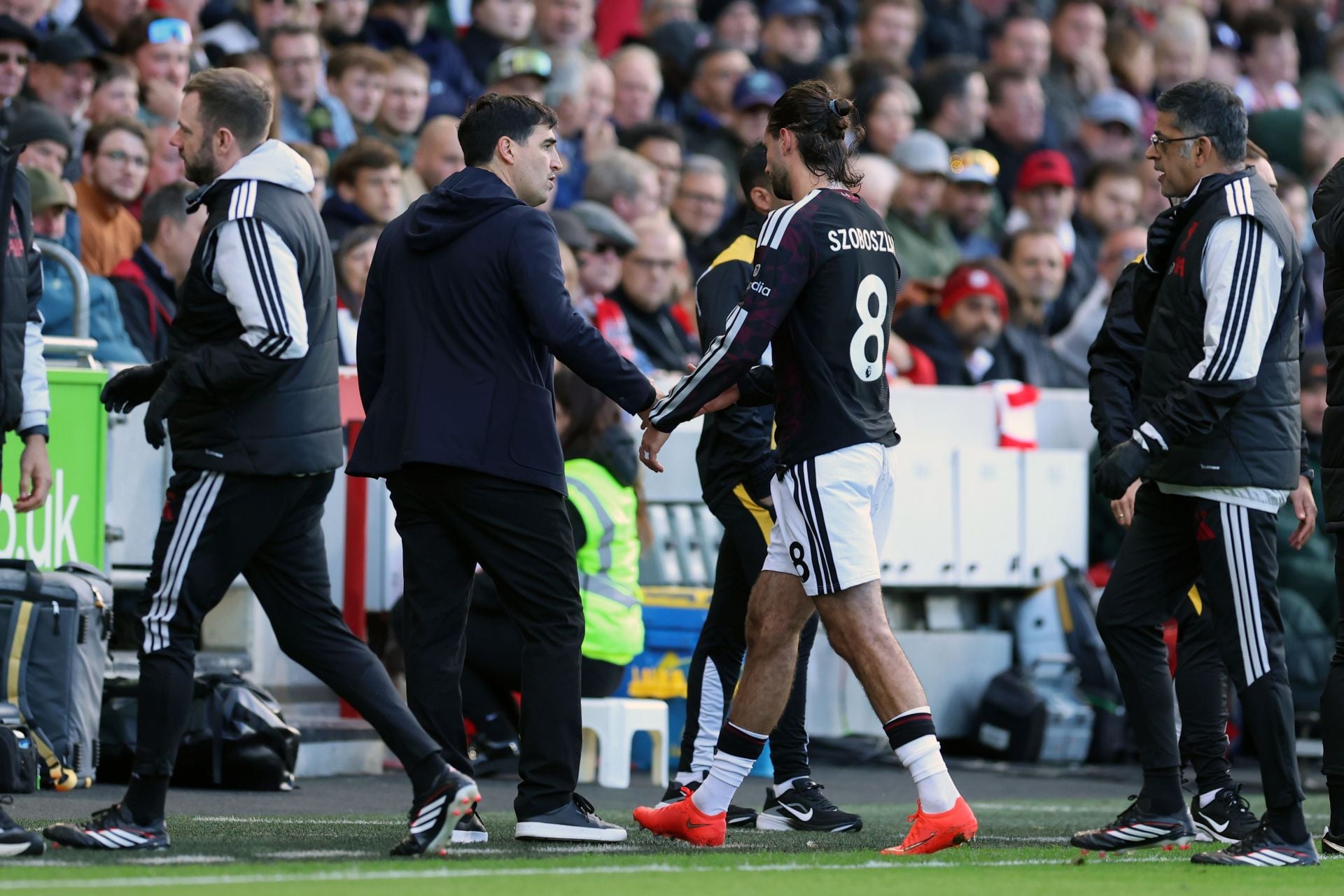 "We have a very delicate situation" - Andoni Iraola provides worrying update as two Liverpool players go off injured in Brentford win 
