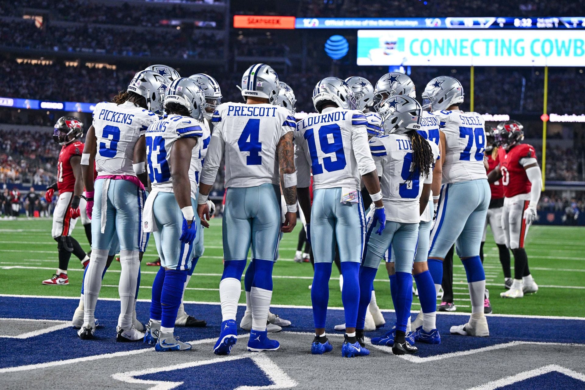 "Season is officially over," "This is never good": NFL fans brutally mock Cowboys defense for having players only meeting to address disastrous start
