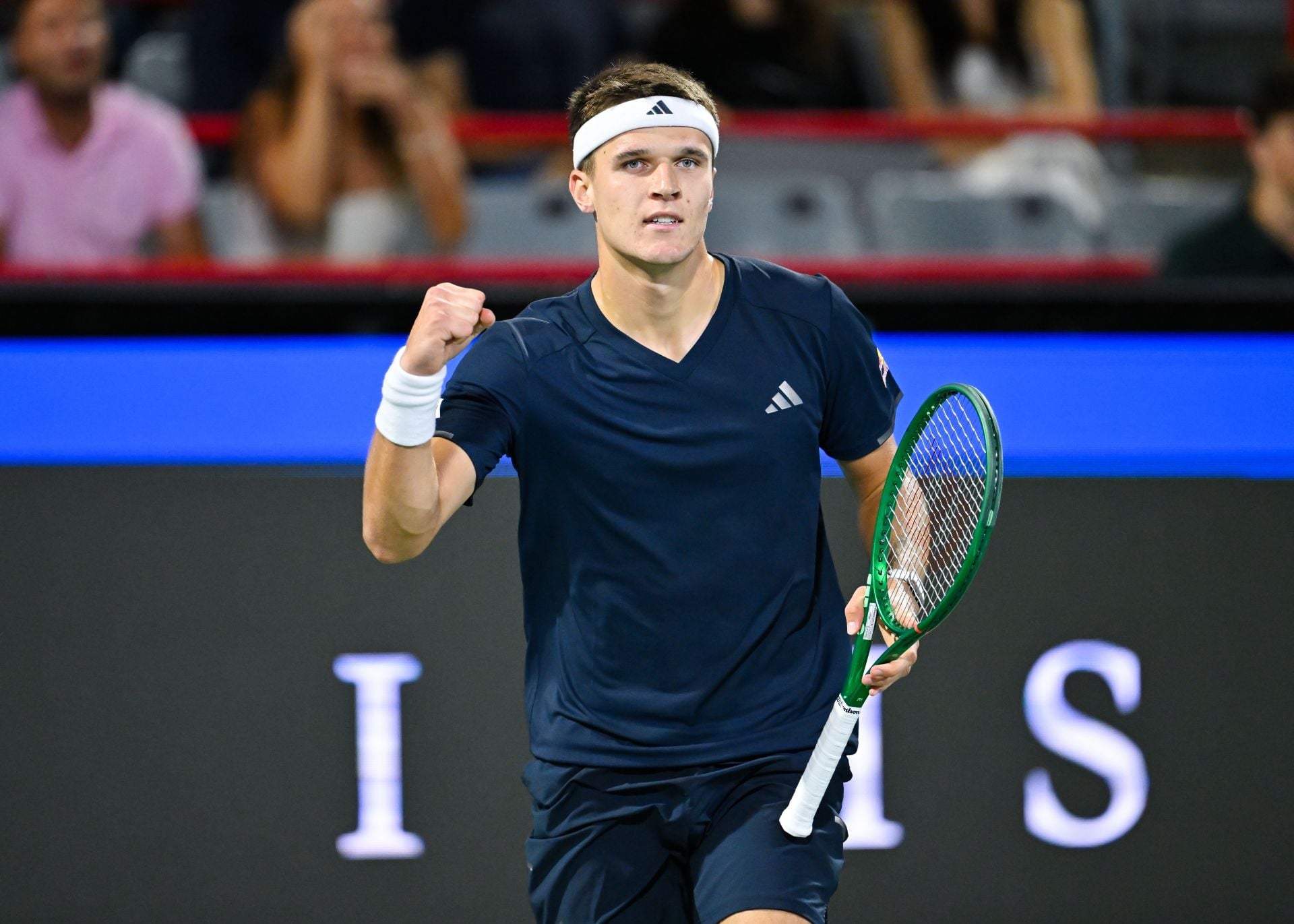 Jakub Mensik vs Arthur Gea preview, head-to-head, odds, prediction, & betting tips | Shanghai Masters 2026