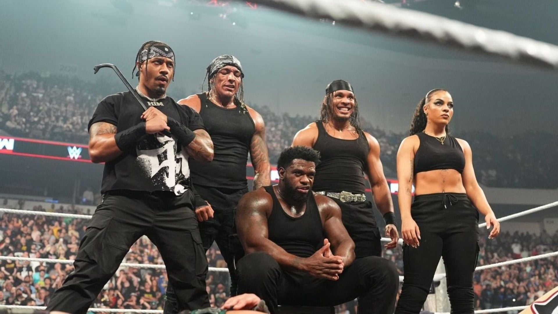 946 Member's Real-Life Wife Appears on WWE RAW; Receives Message From Former World Champion