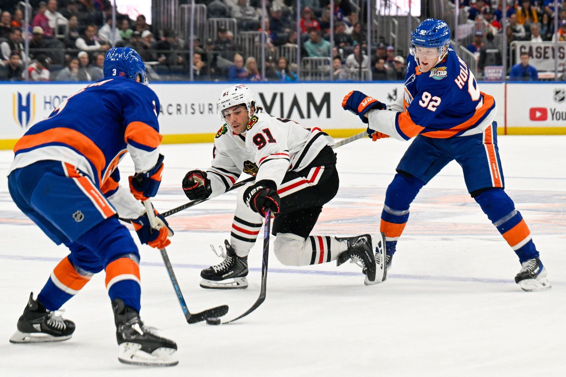 "Frankie did nothing wrong": NHL fans react as Blackhawks' Frank Nazar gets suspended for hit on Bo Horvat