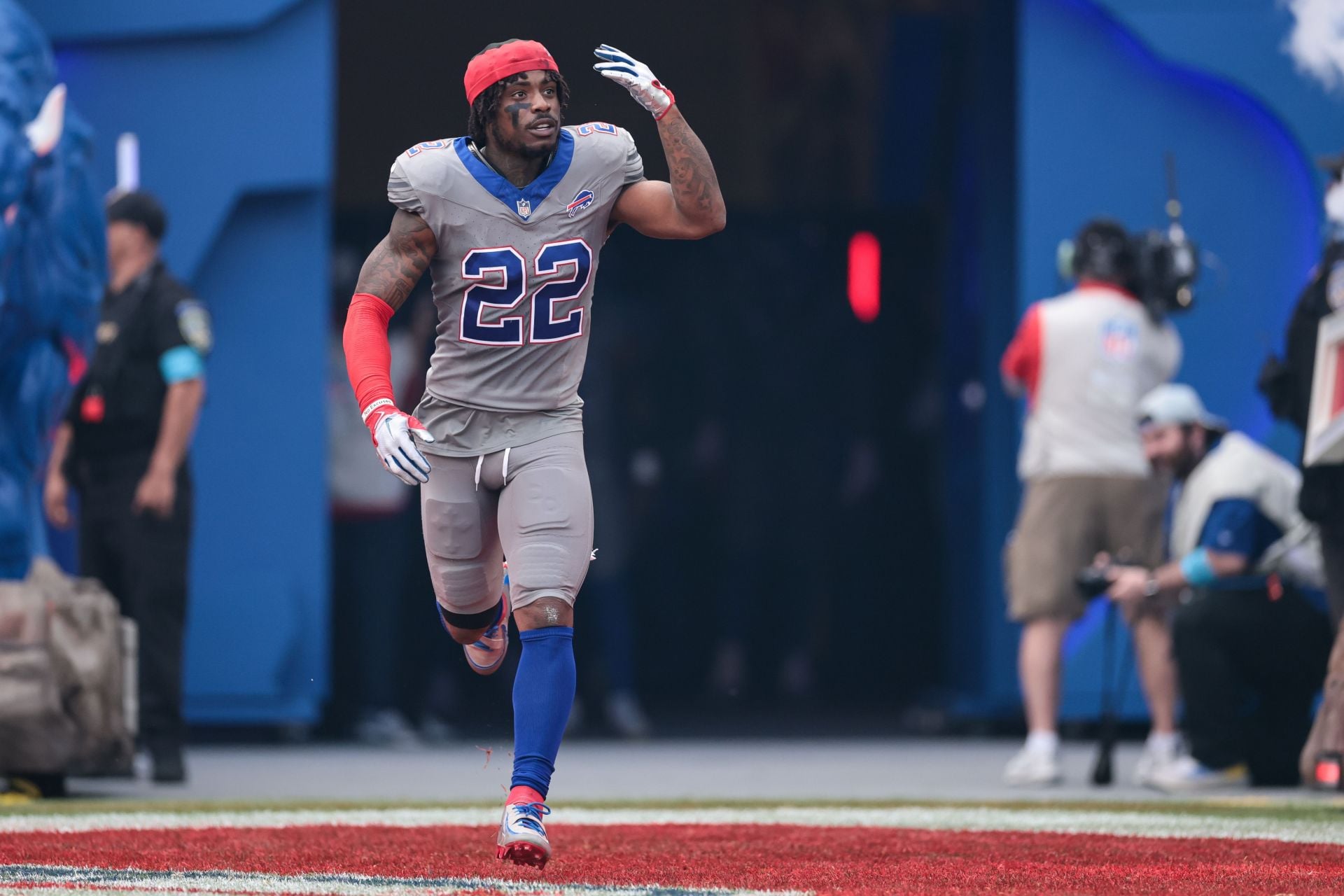 "You mocked a young player after he made the biggest catch of his career": Fans rip C.J. Gardner-Johnson for giving advice on mental health issues