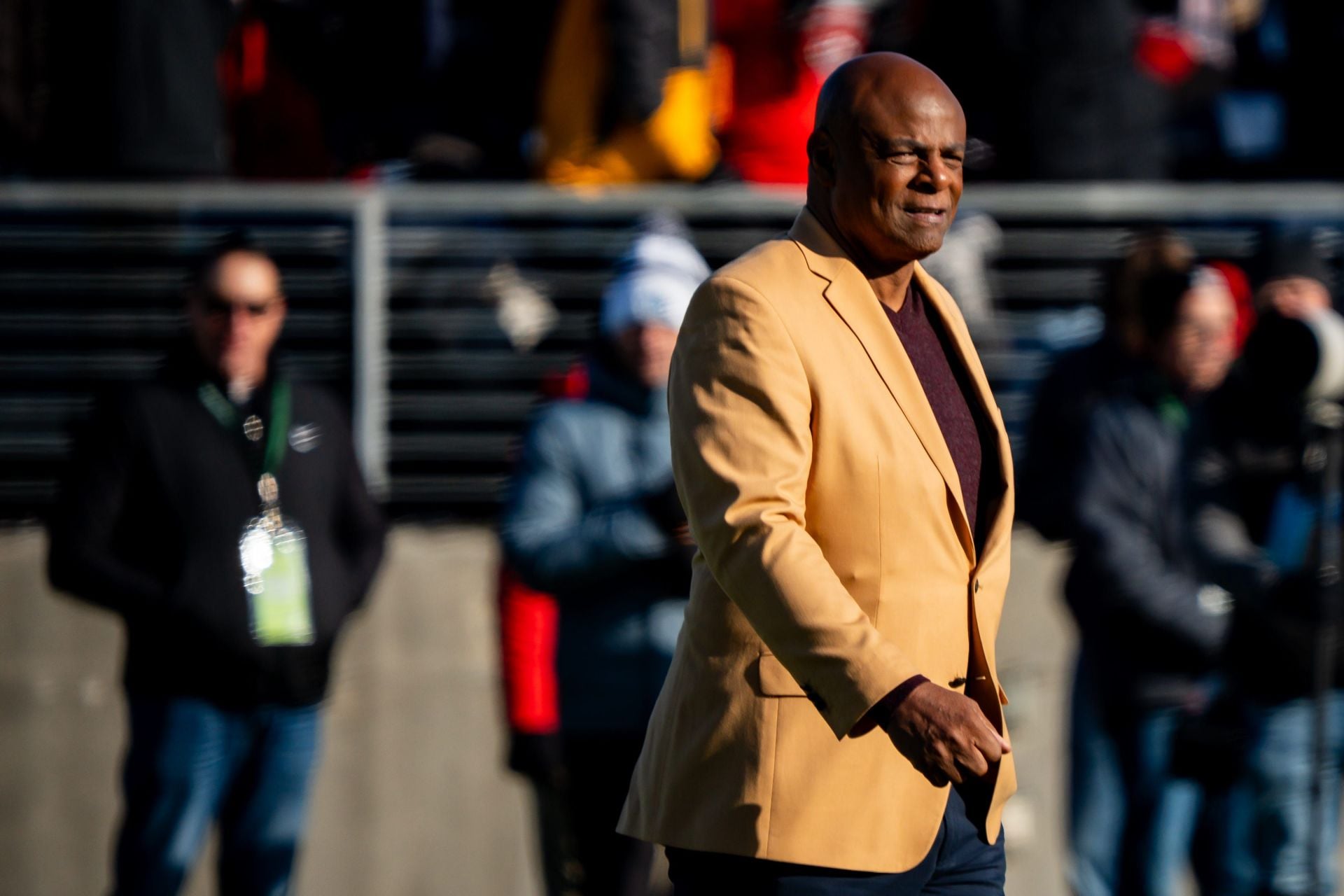 Warren Moon makes an appearance before an OHSAA DIV Championship football game between Cleveland Glenville and Shelby - Source: Imagn