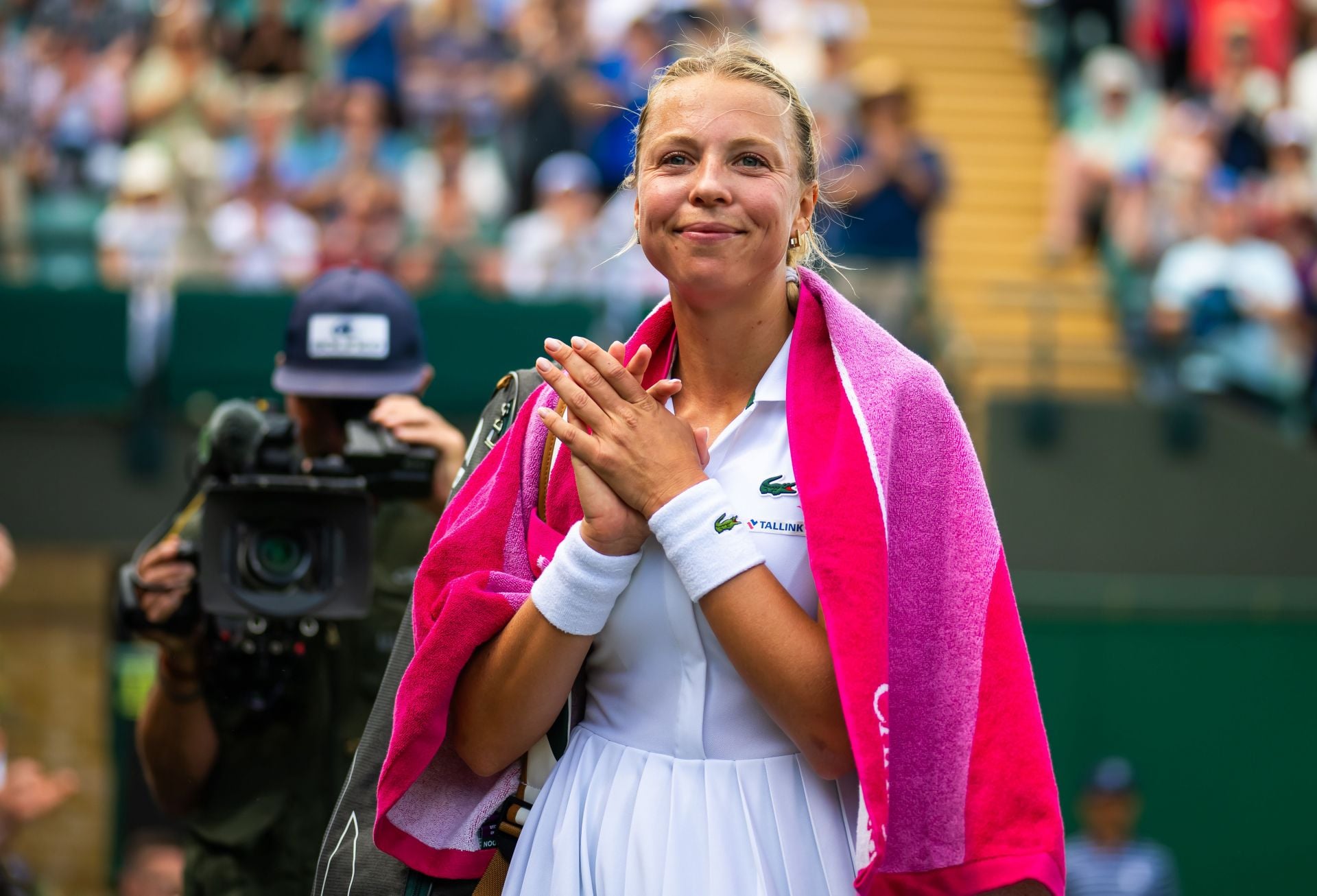 PICTURES: Anett Kontaveit poses in black bikini during relaxing Turkey getaway with family & friends