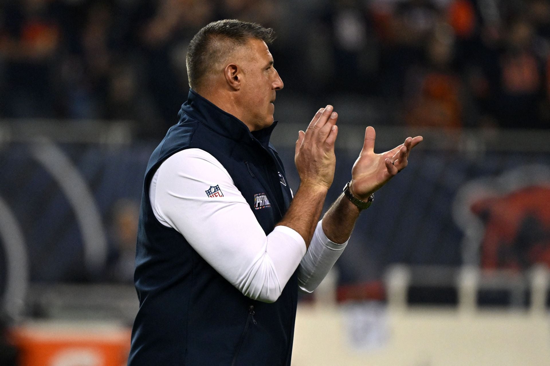 “Is he sure Dianna Russini didn’t report it?”: Fans mock Mike Vrabel over scandal with NFL insider as Patriots HC dodges $250,000 fine question