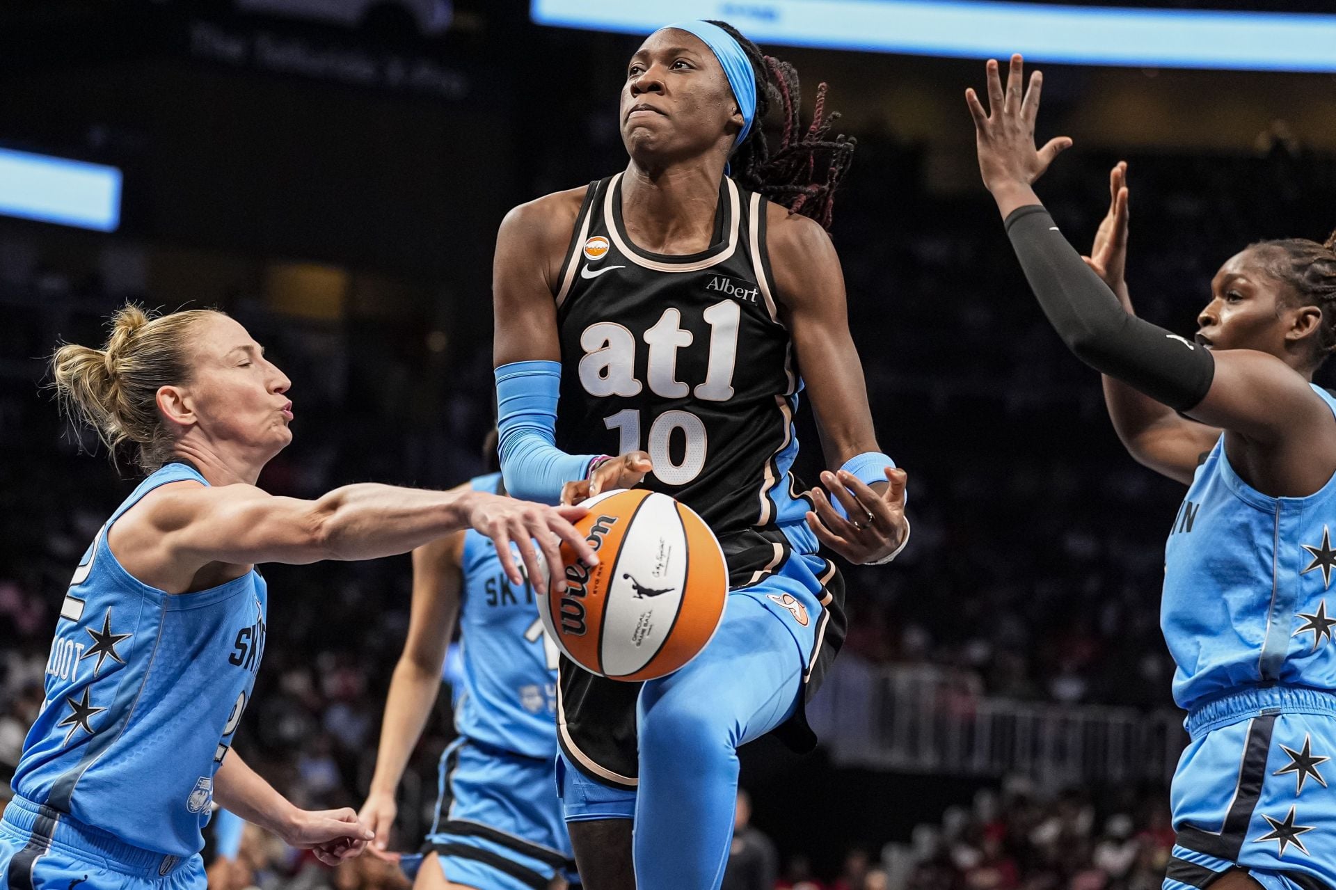 Rhyne Howard runs the Dream frontcourt alongside Angel Reese (Source: Imagn)
