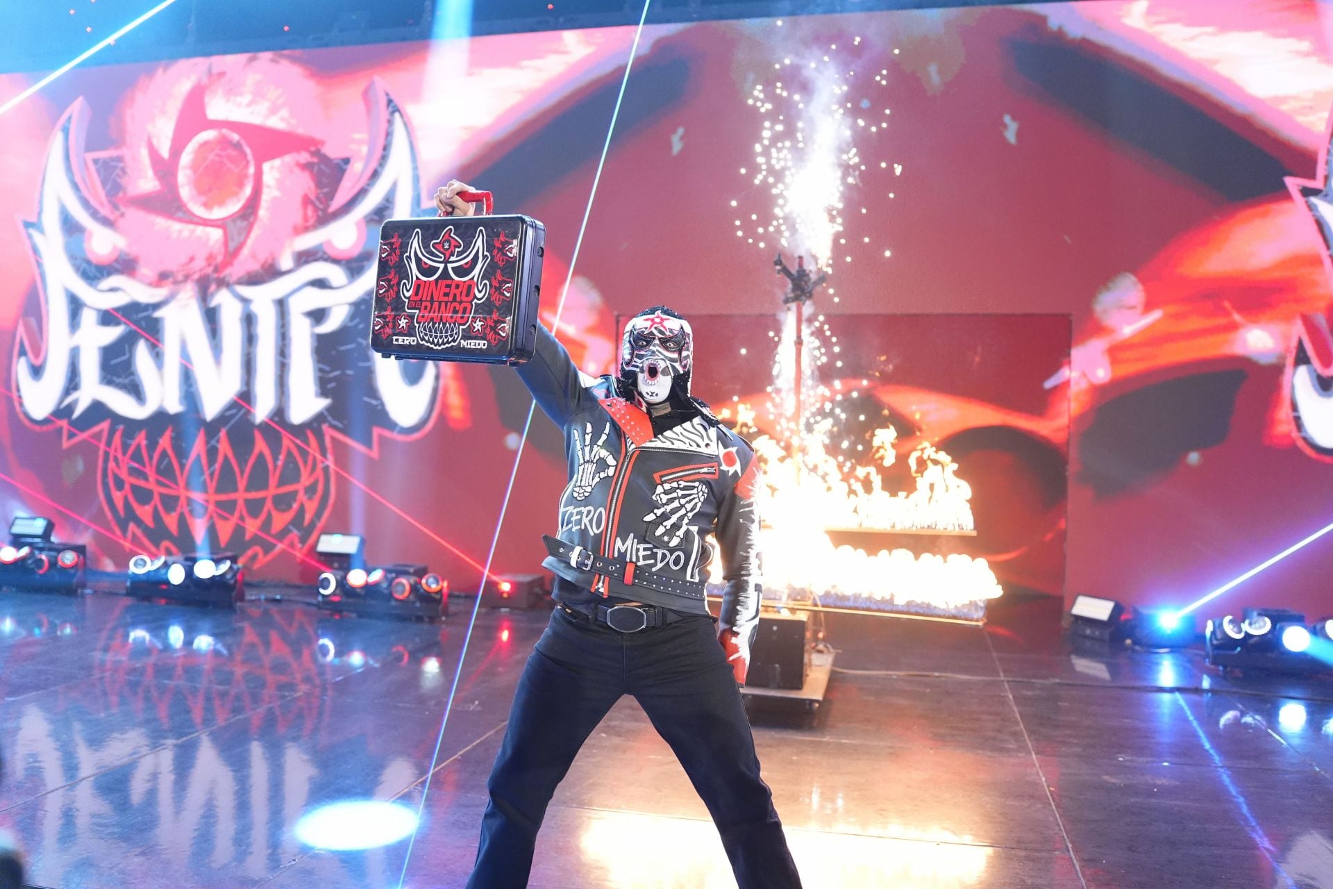 5 Reasons why Penta should go after the Undisputed WWE Championship instead of the World Heavyweight Championship