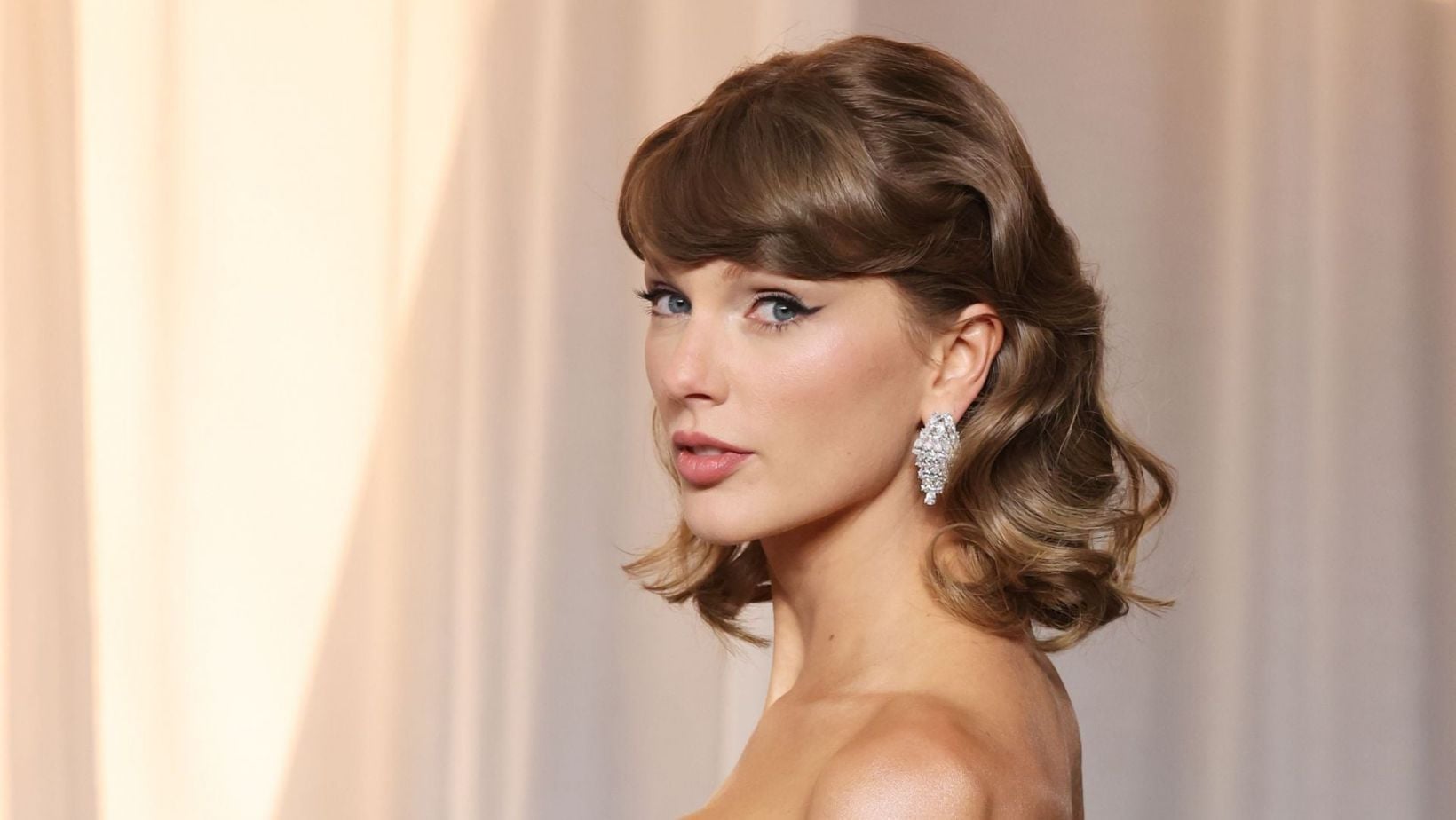 Taylor Swift steps up Oscar campaign at Academy Museum Gala, performs 4 of her musical chartbusters since 2008