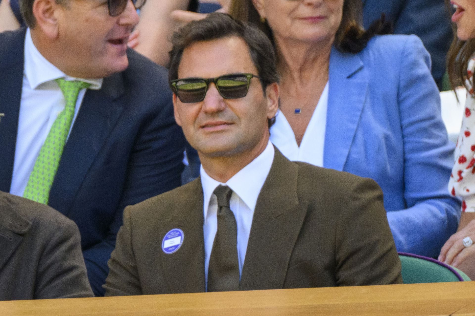 "Roger Federer is a snob & a jerk" - Fans call out Swiss legend after absence in Stan Wawrinka's Basel farewell kicks up a storm