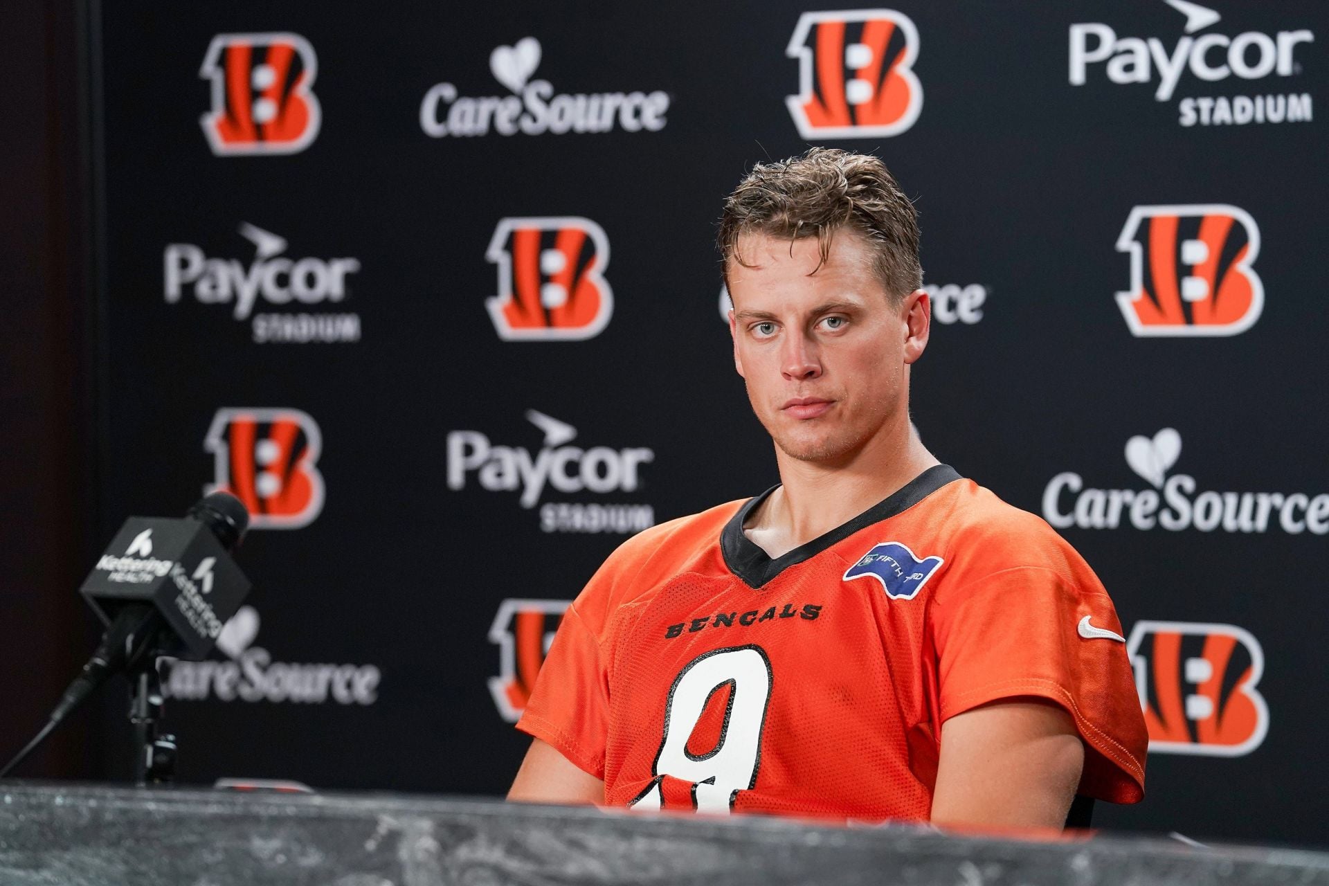 "Dressed up like a fool once again": NFL fans mock Joe Burrow for rocking Stanley Cup with his pregame outfit for Bengals vs Jaguars game
