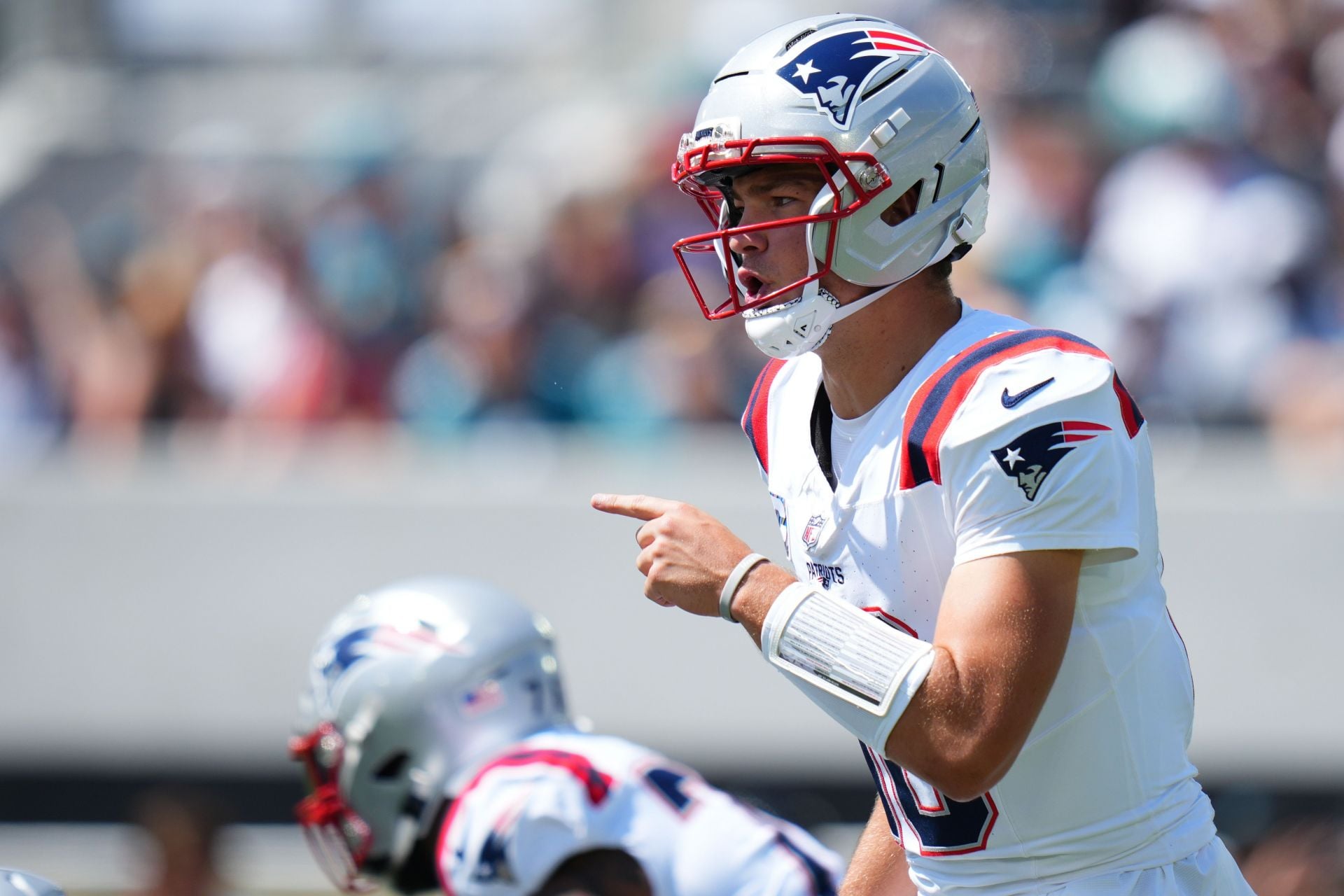 Boston radio host speculates Patriots laying groundwork for benching Drake Maye amid addition to injury report