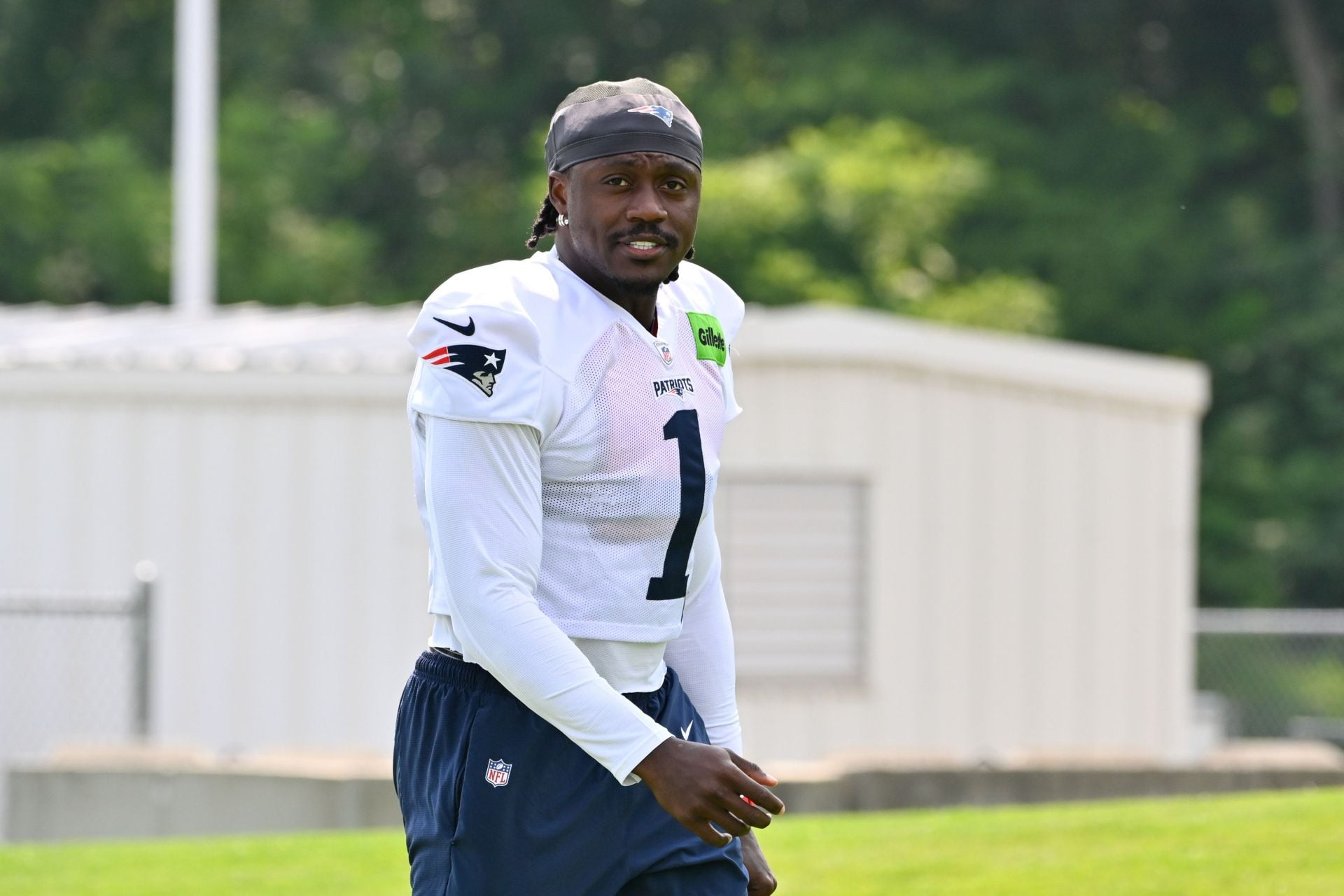 “Patriots got sold a lemon” “Dude is made of glass”: NFL fans react as A.J. Brown lands on injury report with fresh major issue