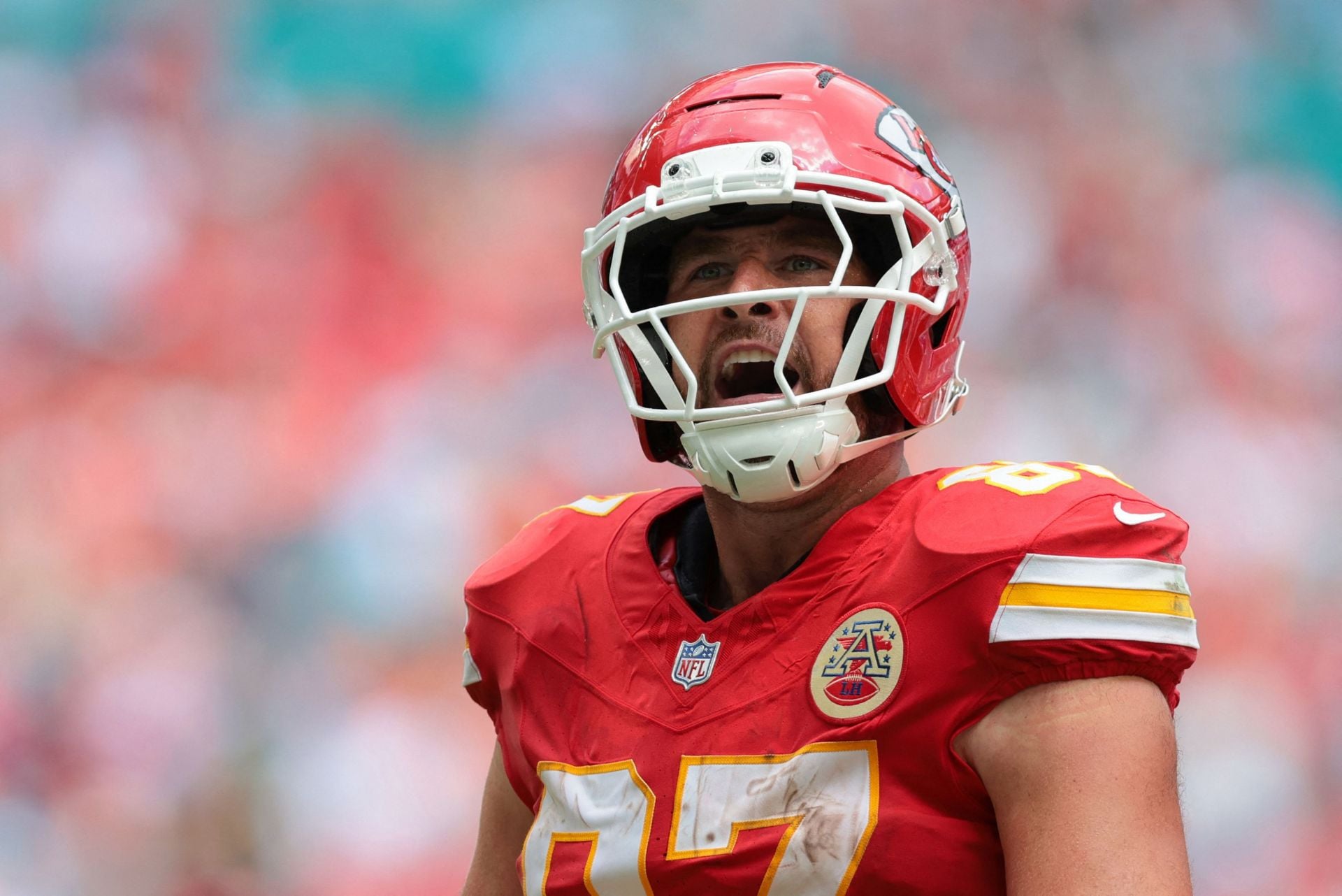 "Wasted his money," "Could've thrifted that for 60 bucks": NFL fans mock Travis Kelce for "stupidly" splurging $94,350 on pregame outfit