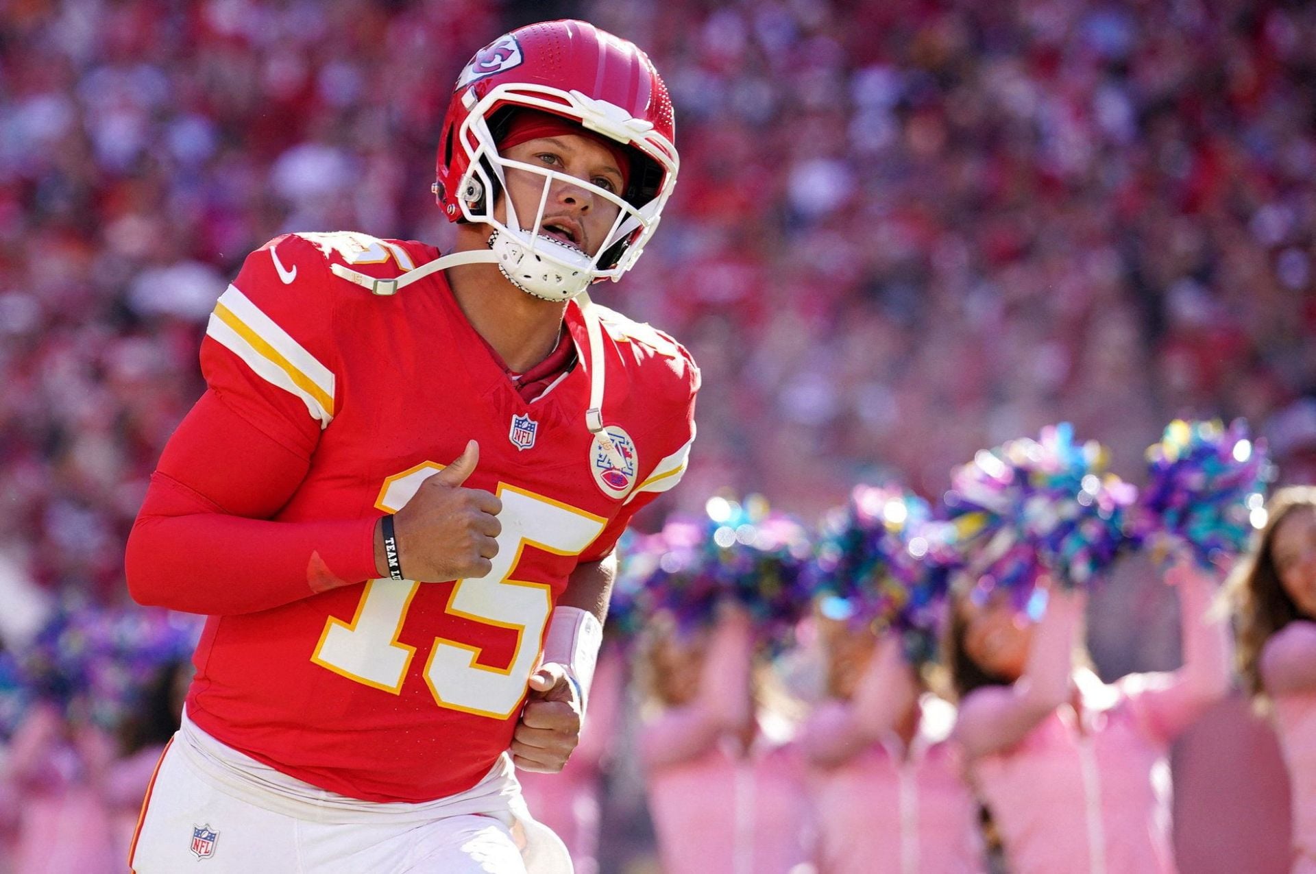 "Out here handling HR now too" "The dynasty is officially over": NFL fans react to Patrick Mahomes asking Chiefs teammate to leave team meeting