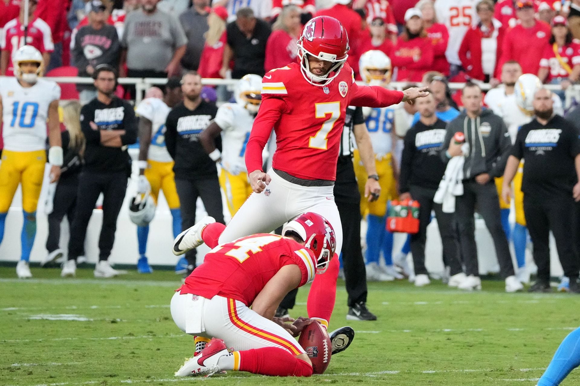 “He started splitting his time between football & activism”: Nick Wright fires shots at Chiefs K Harrison Butker for awful outing vs. Seahawks